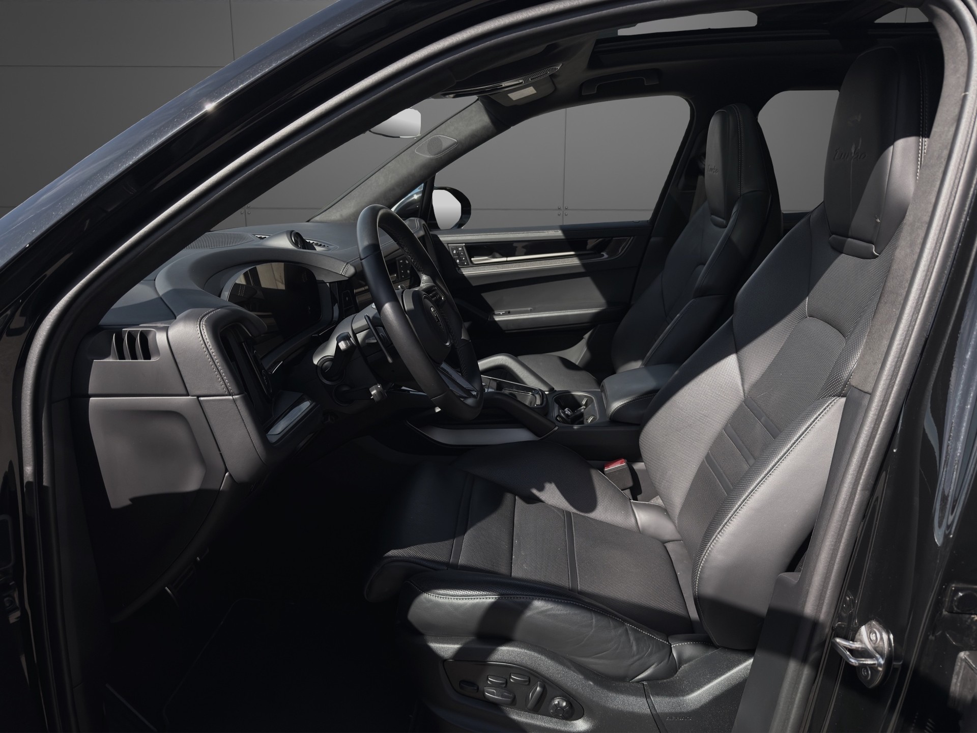 PORSCHE Cayenne Turbo E-Hybrid Tiptronic-image-5