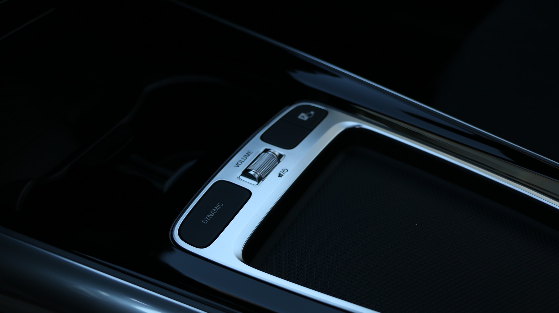 MERCEDES-BENZ GLA 250 e with EQ Hybrid-image-13