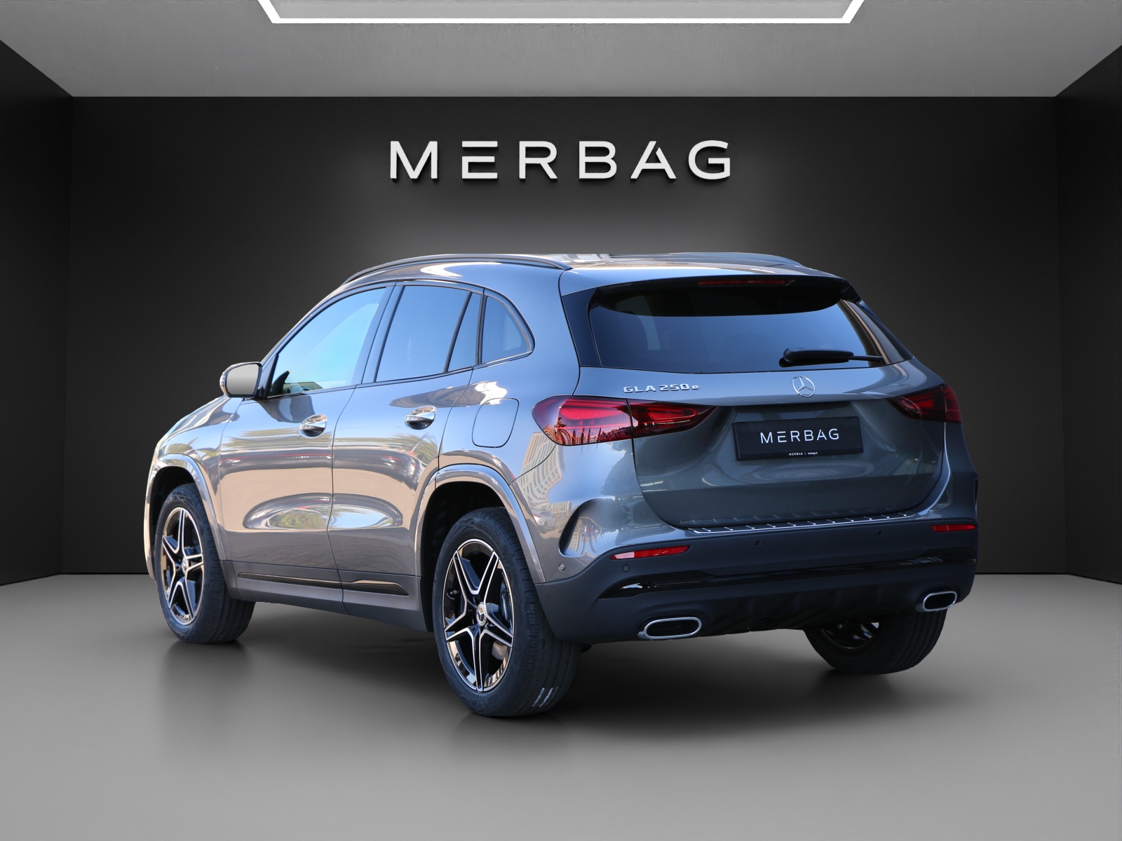 MERCEDES-BENZ GLA 250 e with EQ Hybrid-image-2