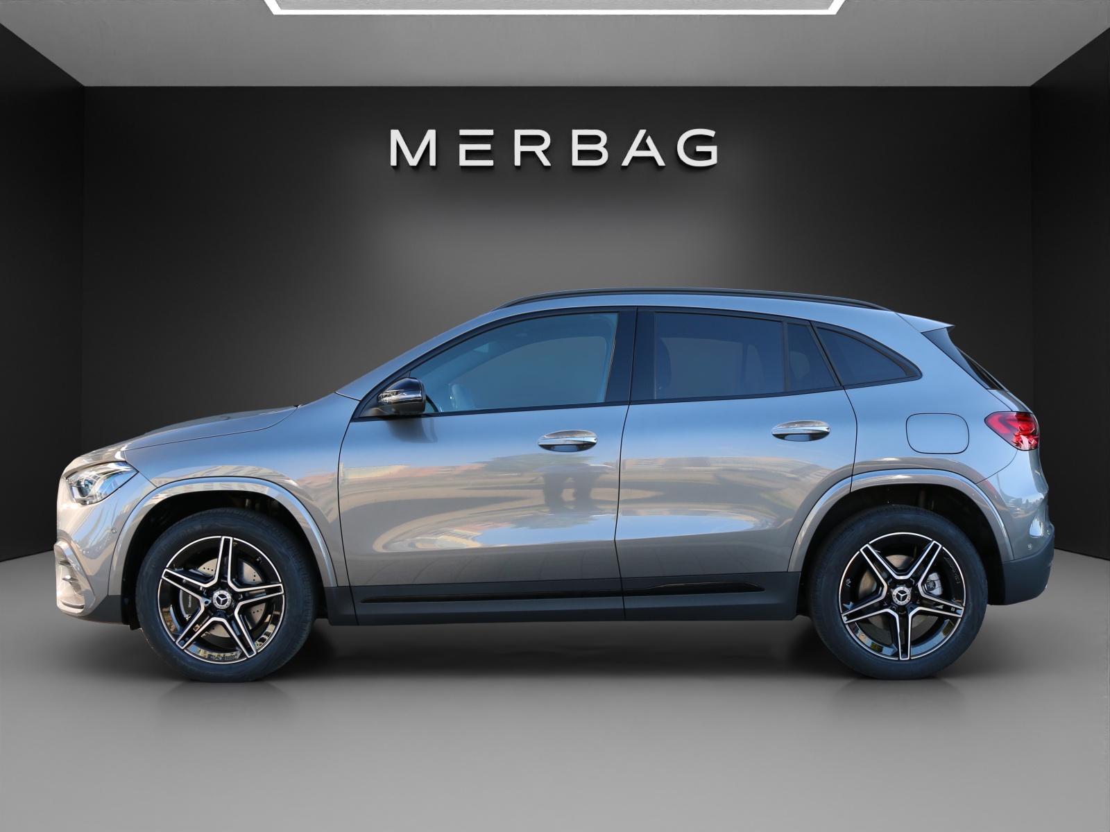 MERCEDES-BENZ GLA 250 e with EQ Hybrid-image-1