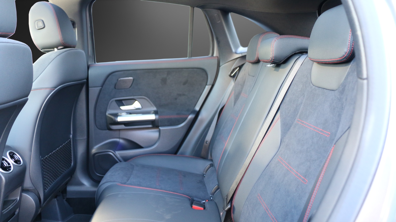 MERCEDES-BENZ GLA 250 e with EQ Hybrid-image-8