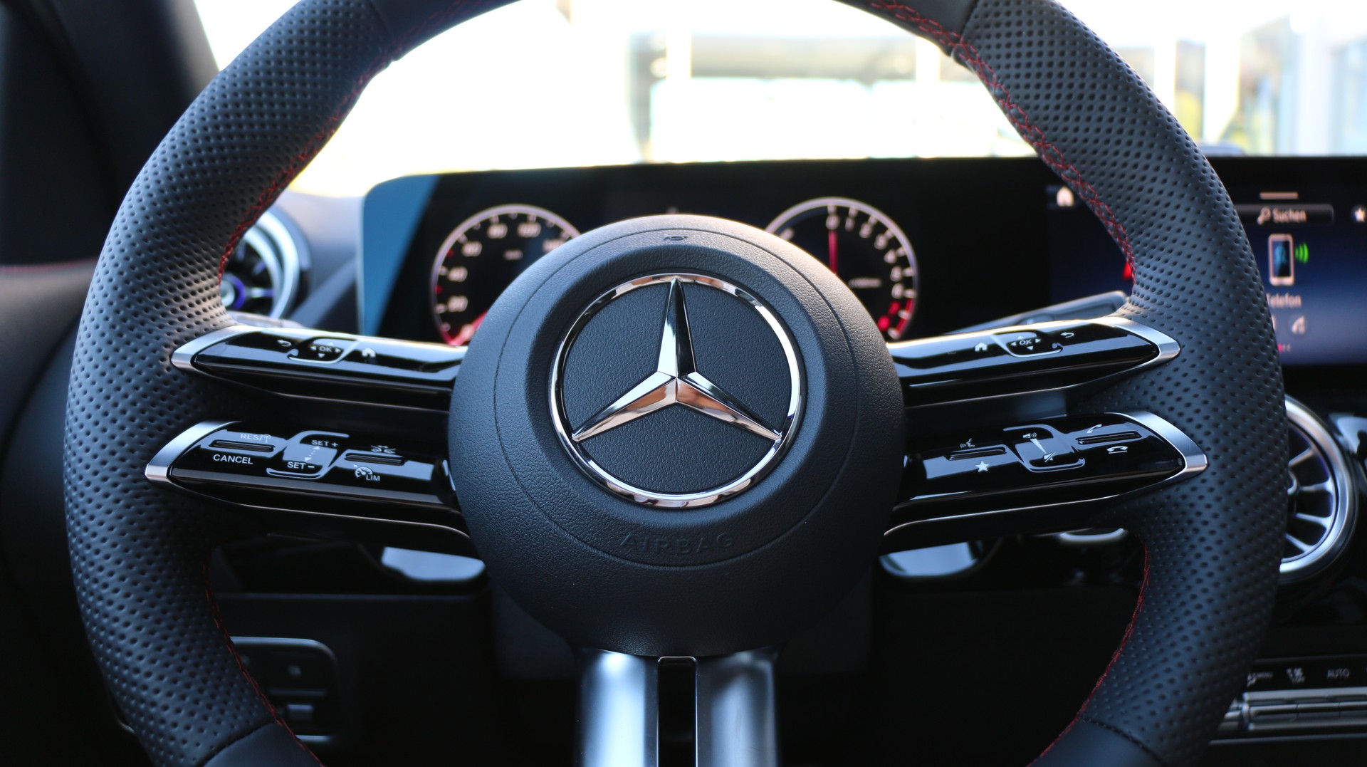 MERCEDES-BENZ GLA 250 e with EQ Hybrid-image-10