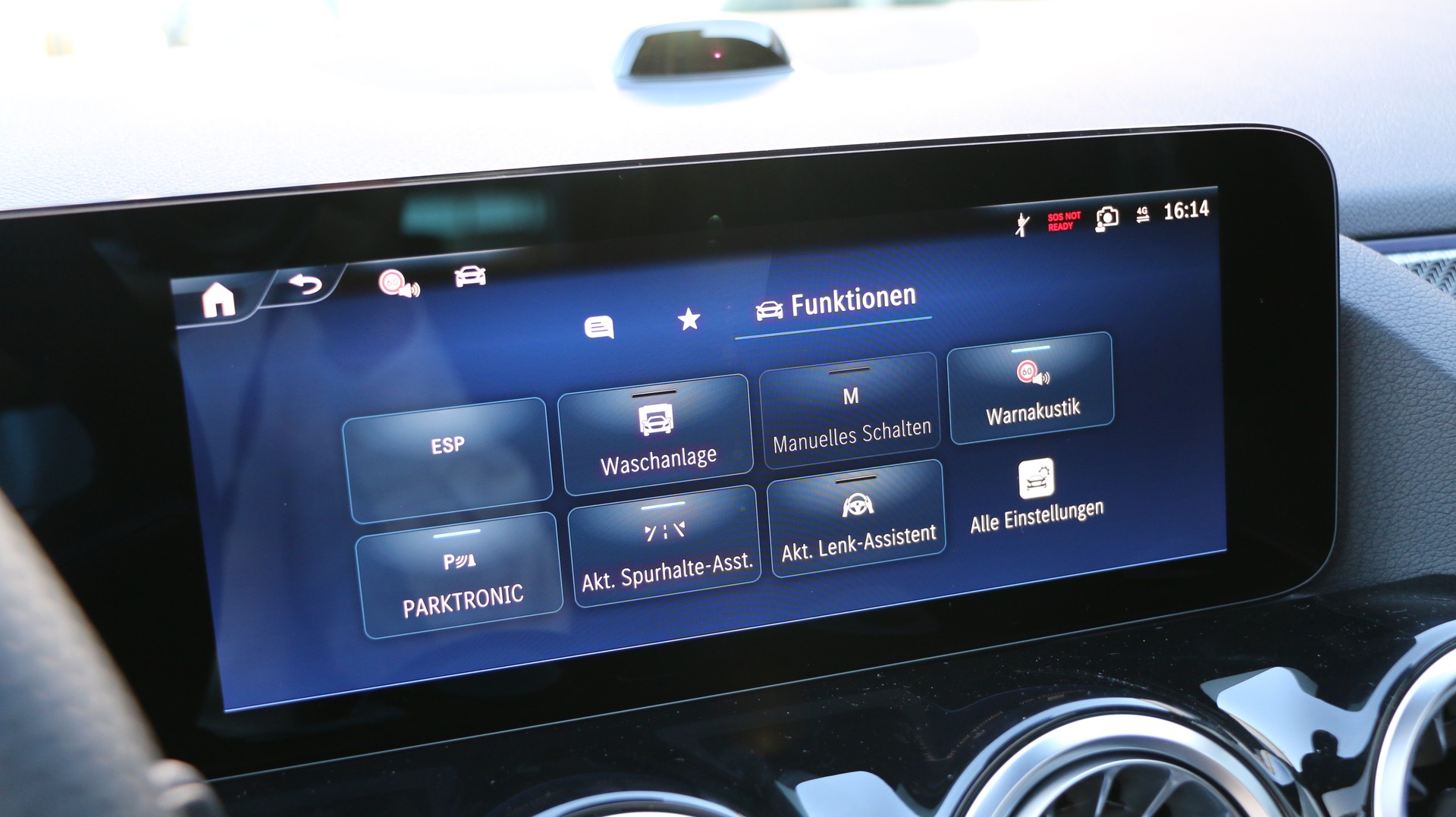 MERCEDES-BENZ GLA 250 e with EQ Hybrid-image-14