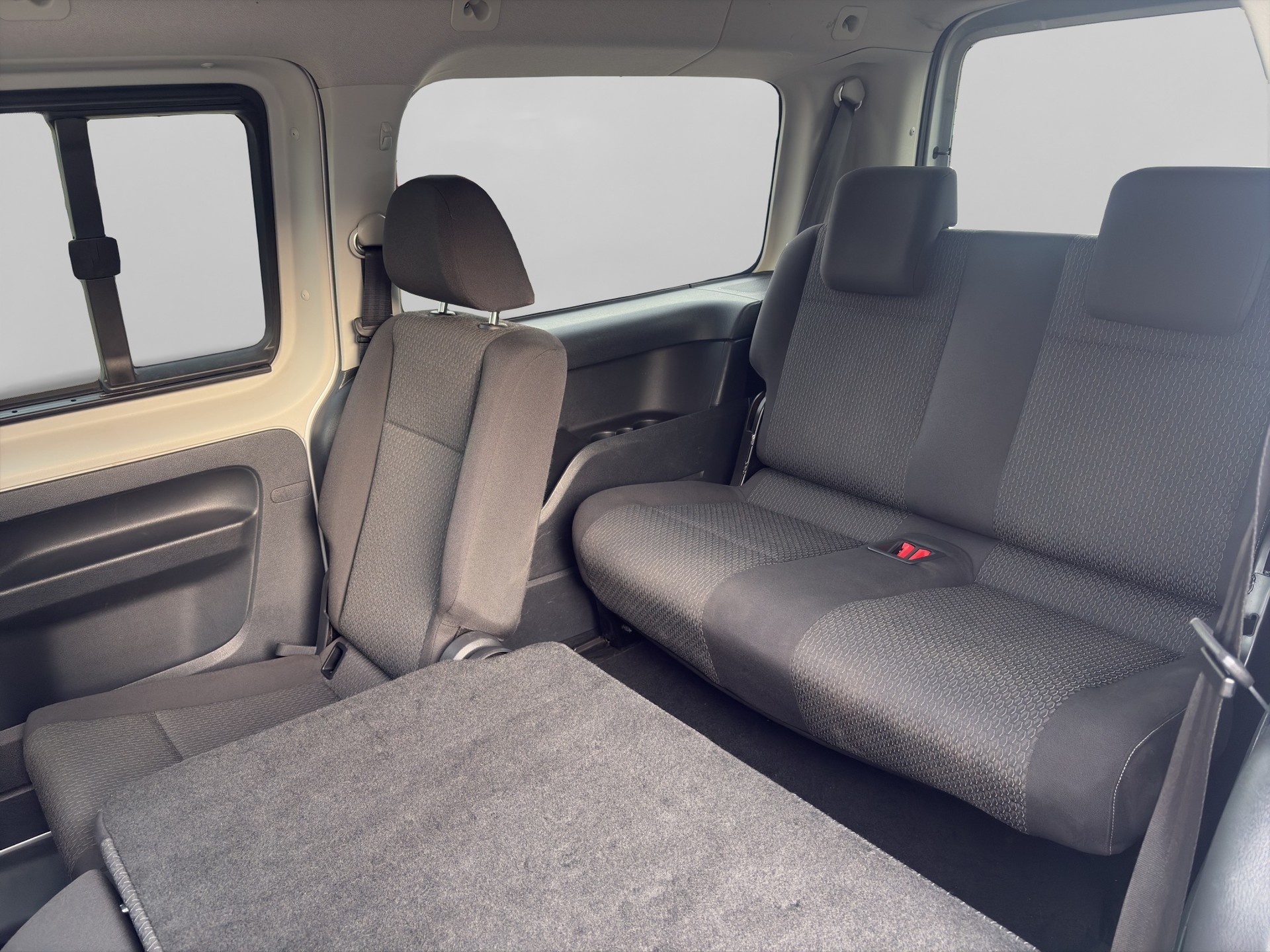 VW Caddy Maxi 1.4 TSI Trendline-image-13