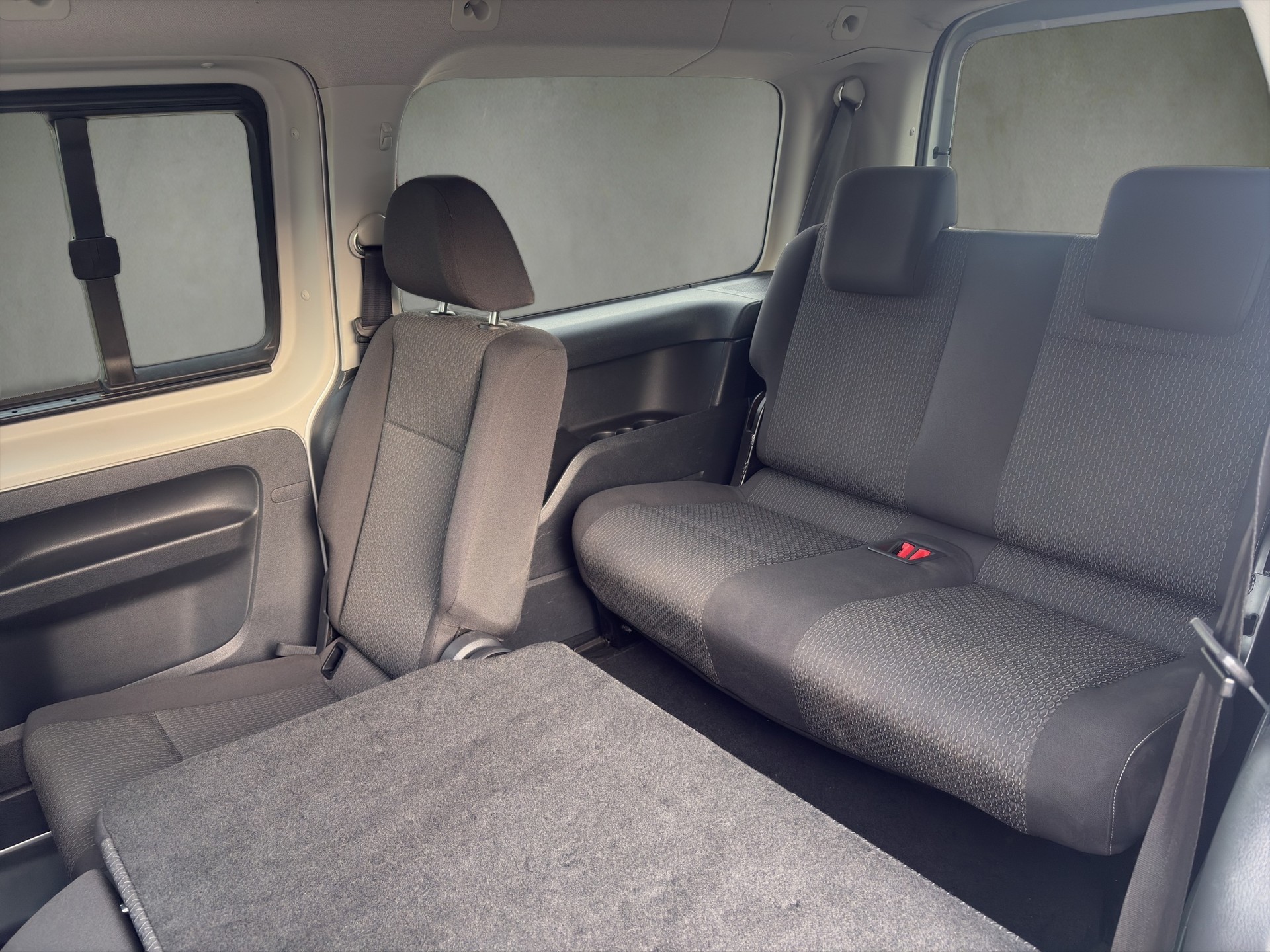 VW Caddy Maxi 1.4 TSI Trendline-image-13