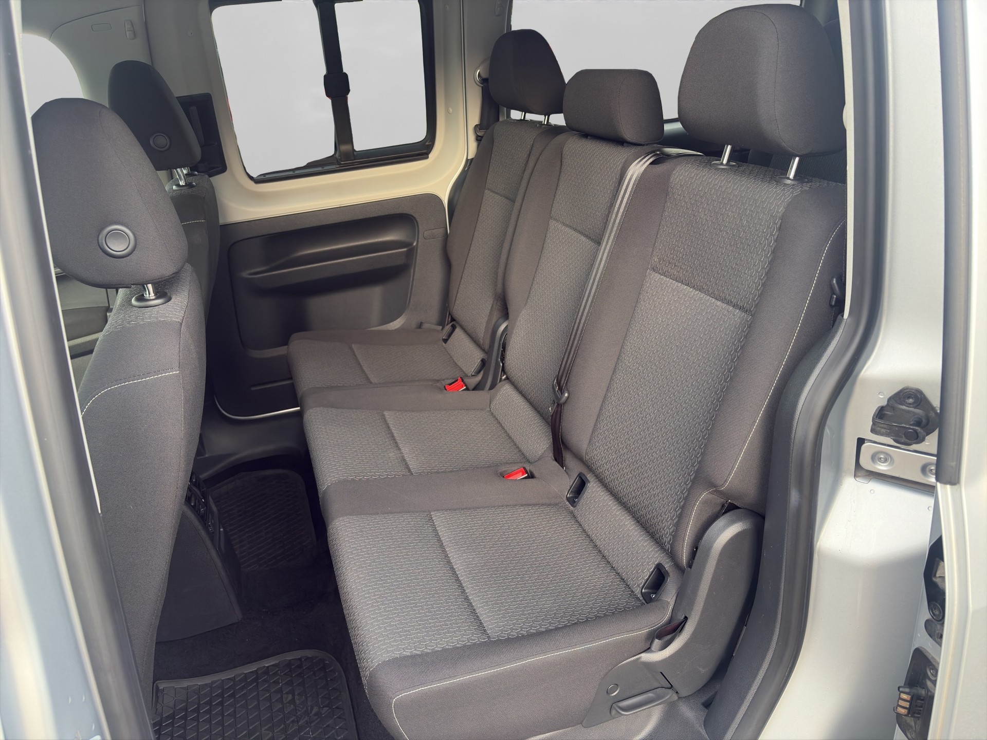VW Caddy Maxi 1.4 TSI Trendline-image-12