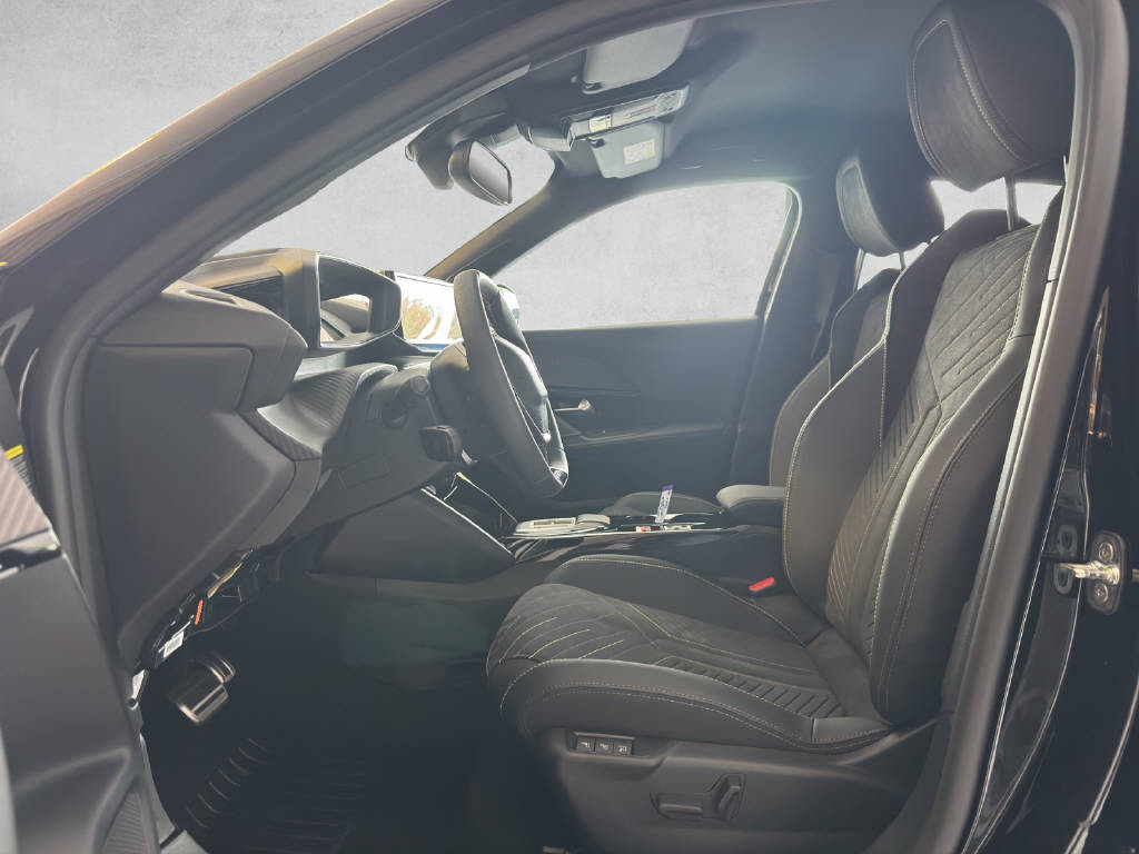 PEUGEOT 2008 1.2 Hybrid 145 GT Exclusive-image-7
