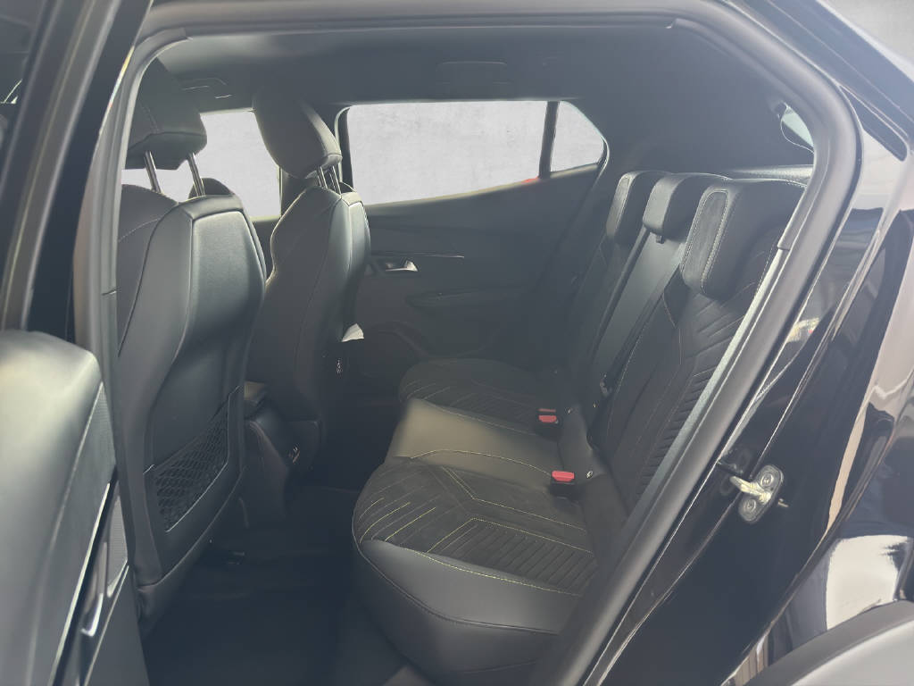 PEUGEOT 2008 1.2 Hybrid 145 GT Exclusive-image-6