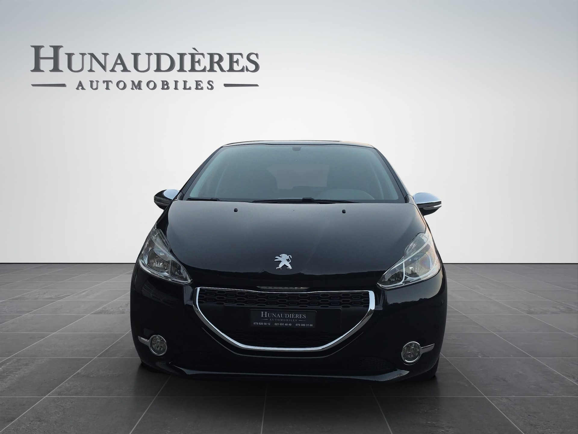 PEUGEOT 208 1.2 VTI Style-image-4