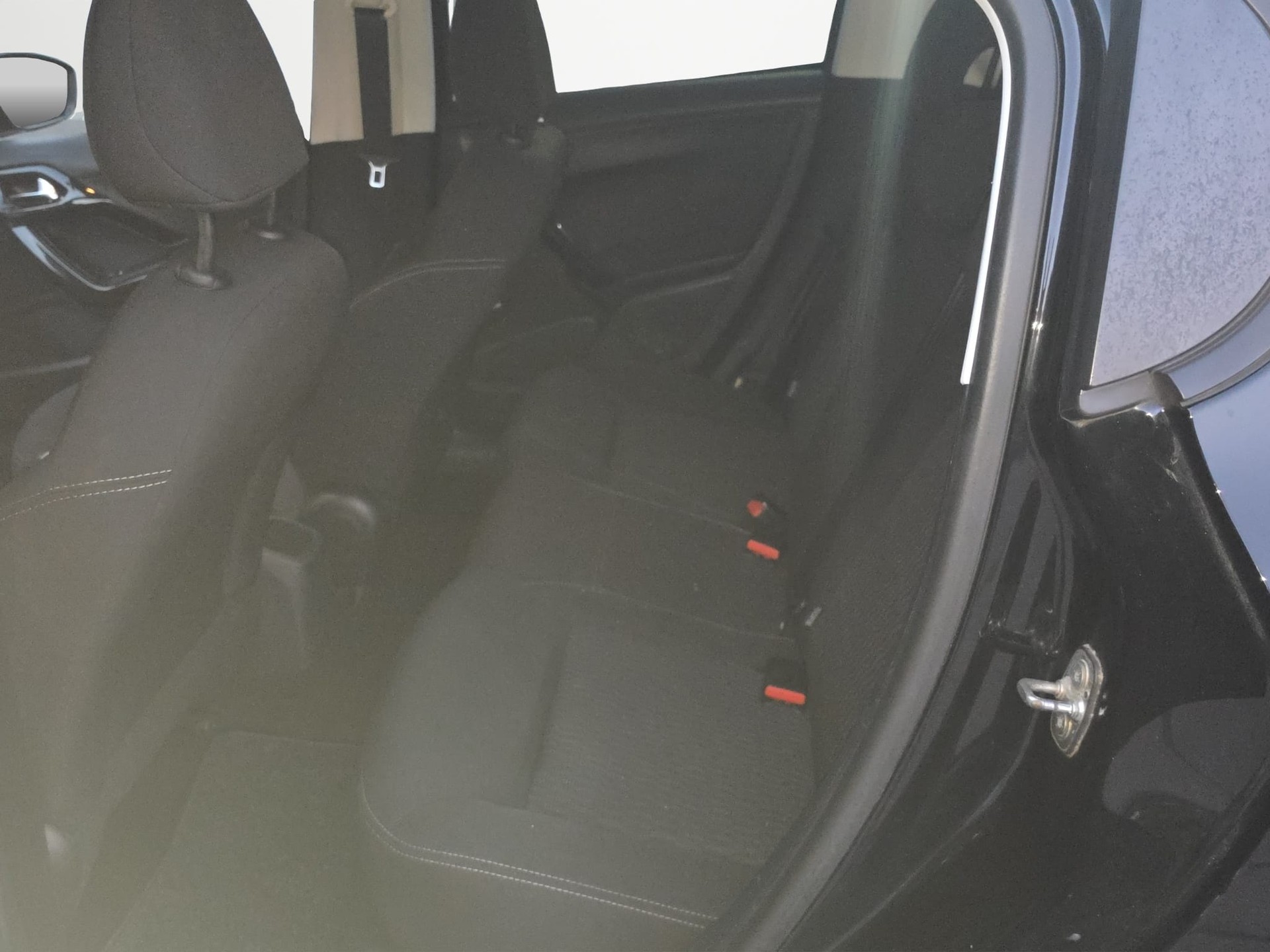 PEUGEOT 208 1.2 VTI Style-image-10