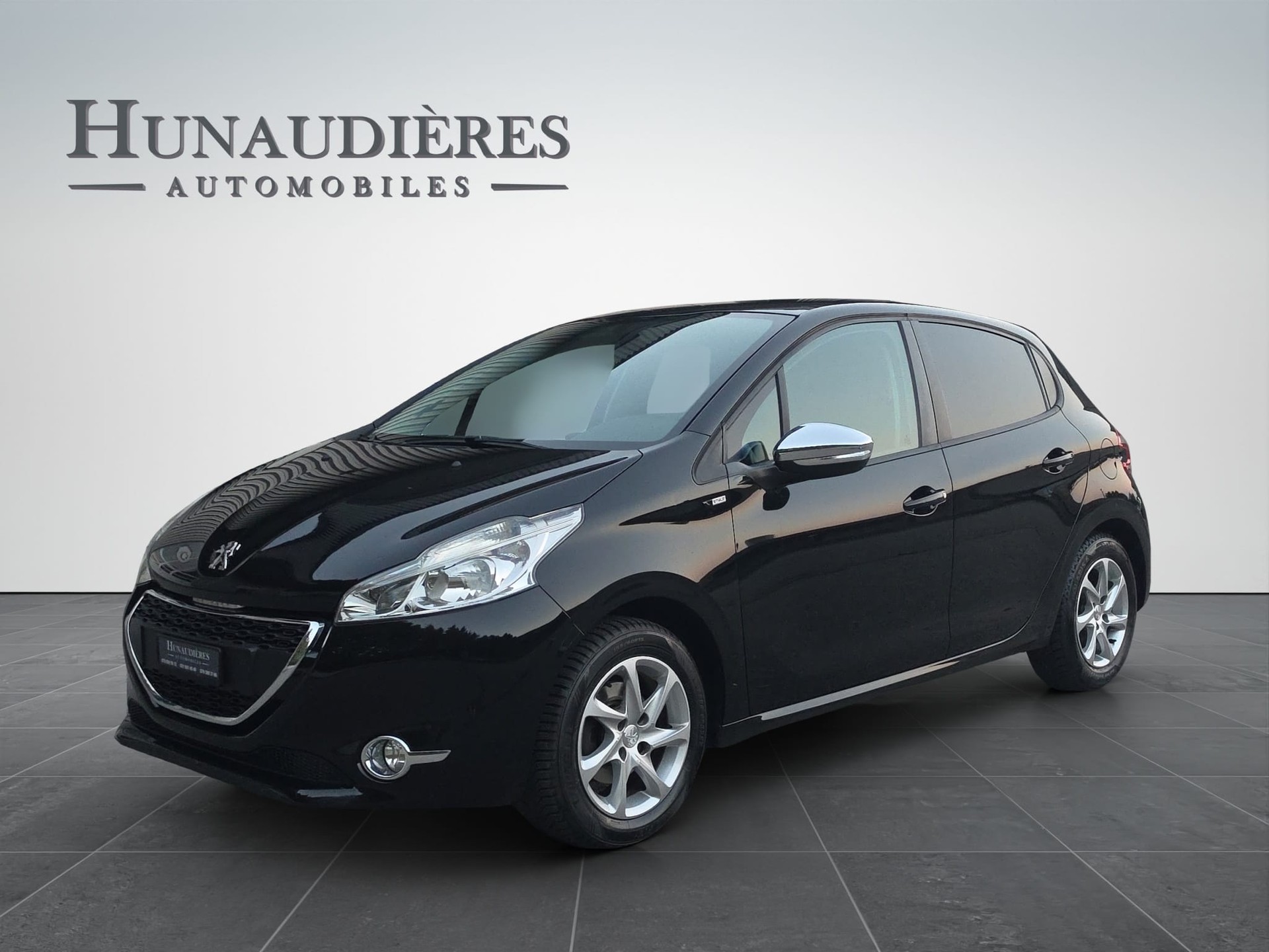 PEUGEOT 208 1.2 VTI Style-image-0