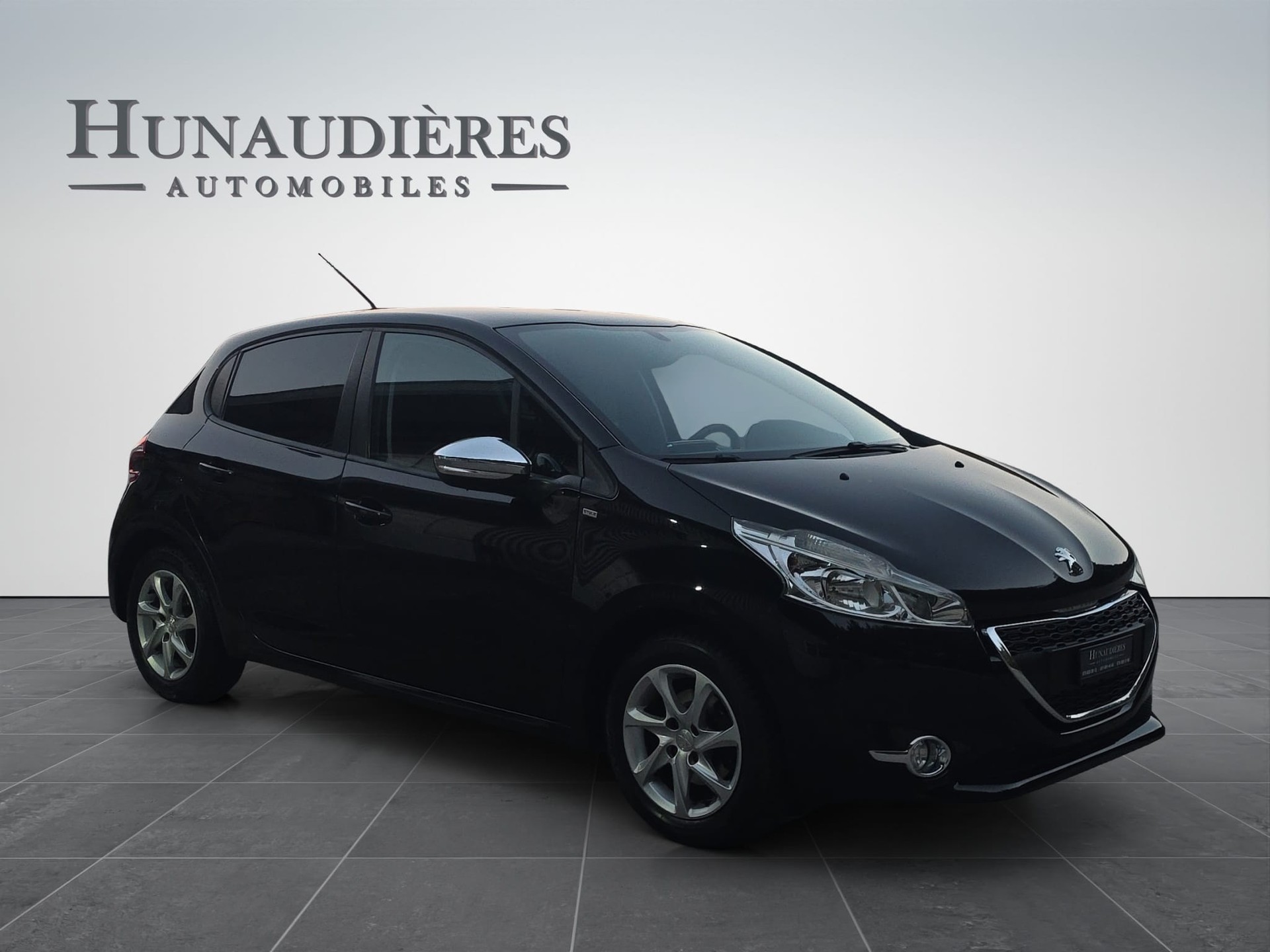 PEUGEOT 208 1.2 VTI Style-image-1