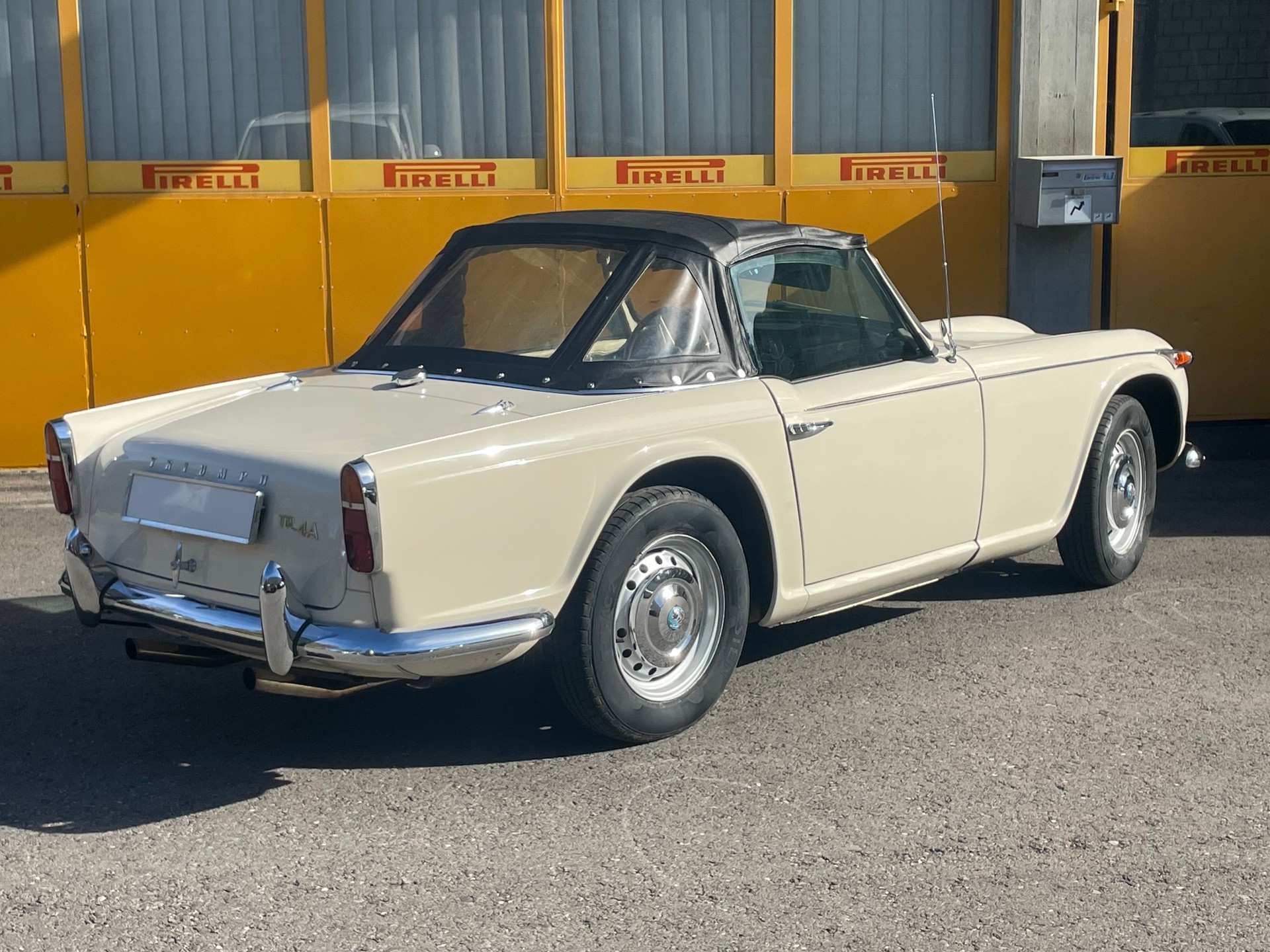 TRIUMPH TR4A-image-13