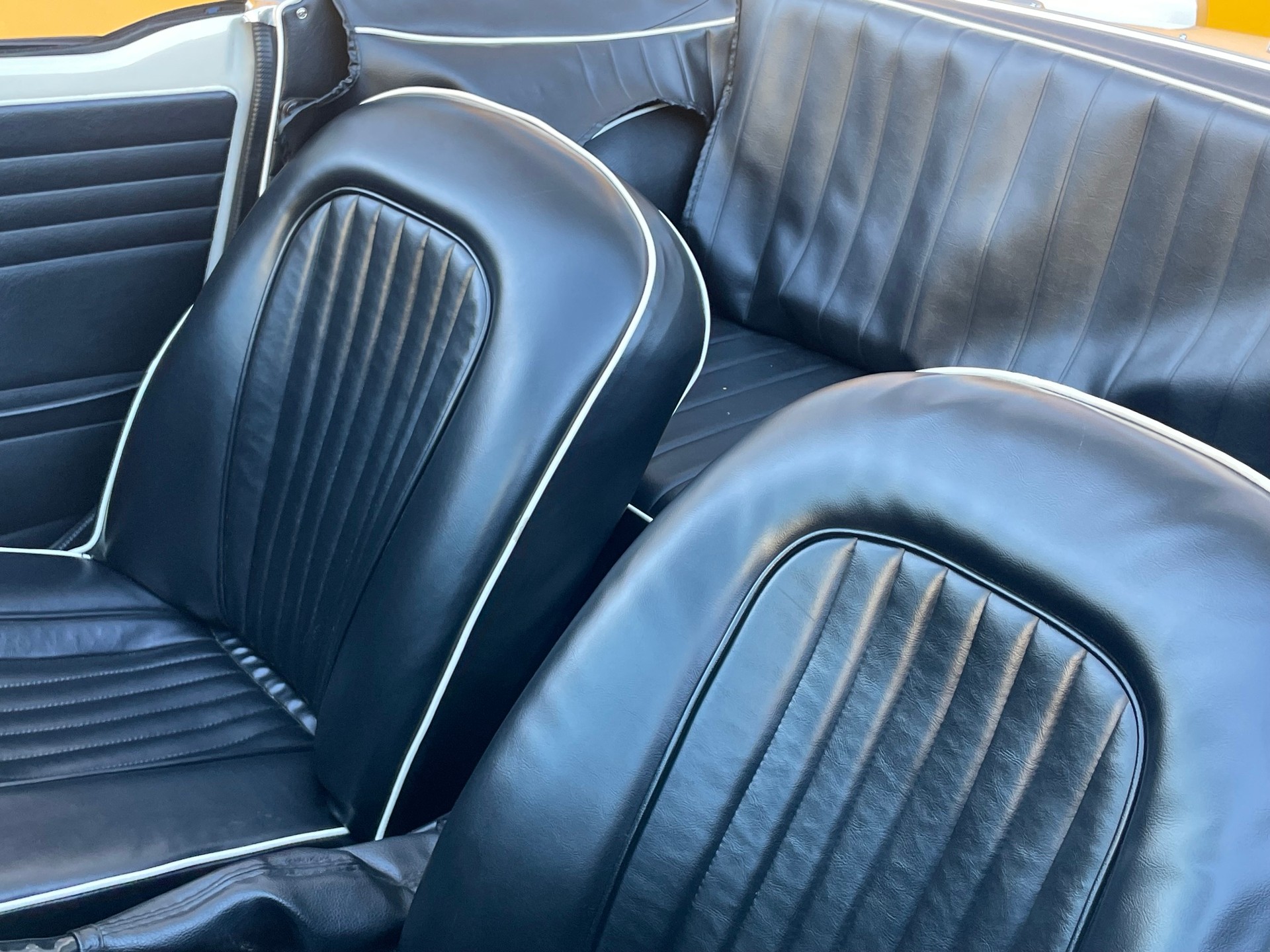 TRIUMPH TR4A-image-10