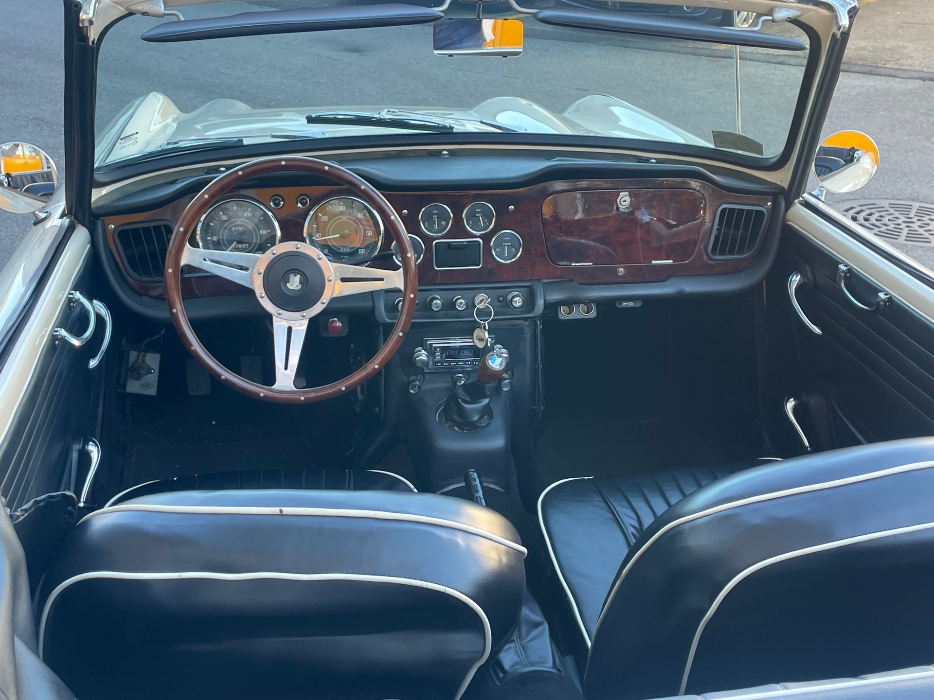 TRIUMPH TR4A-image-8