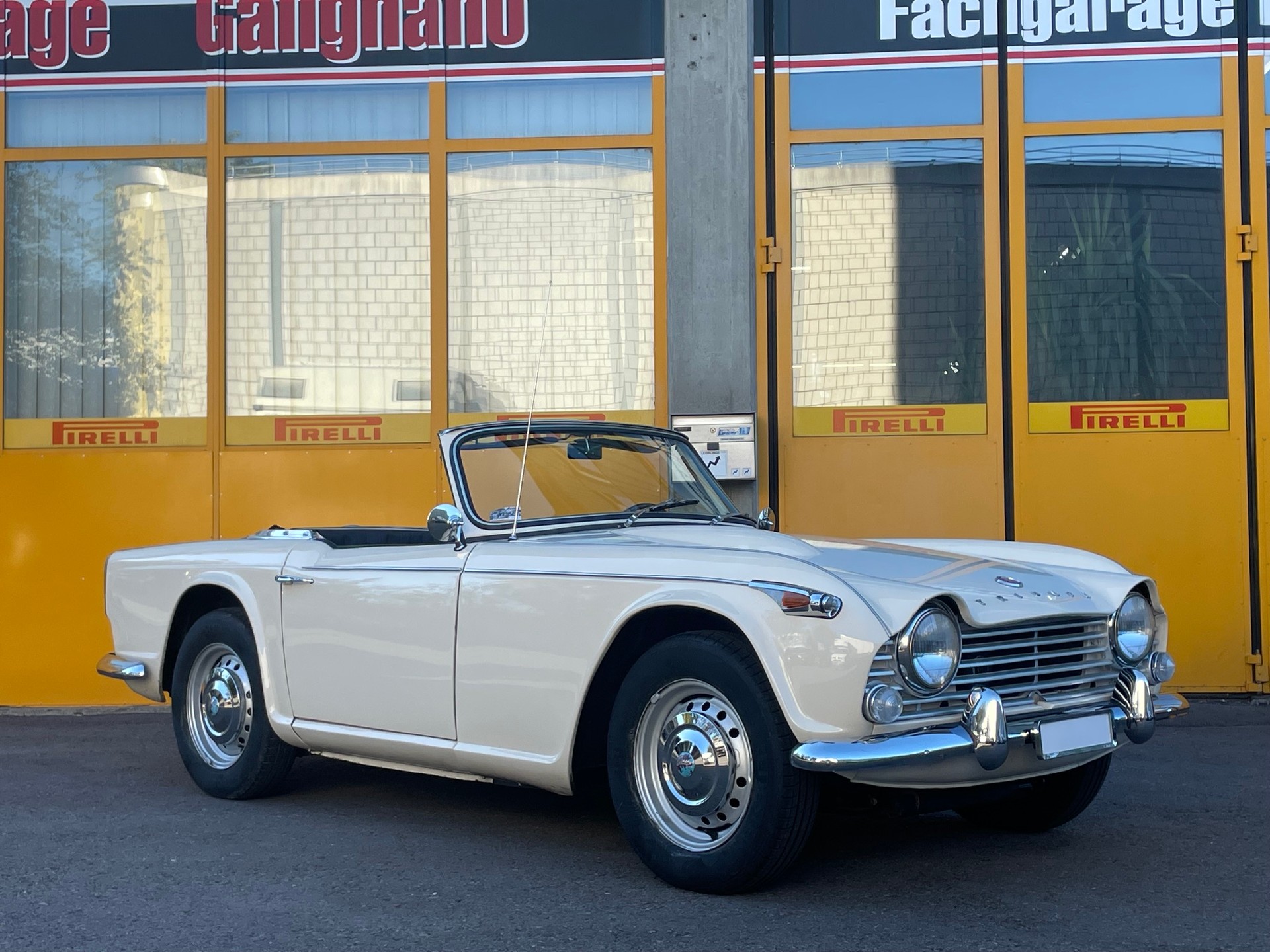 TRIUMPH TR4A-image-1