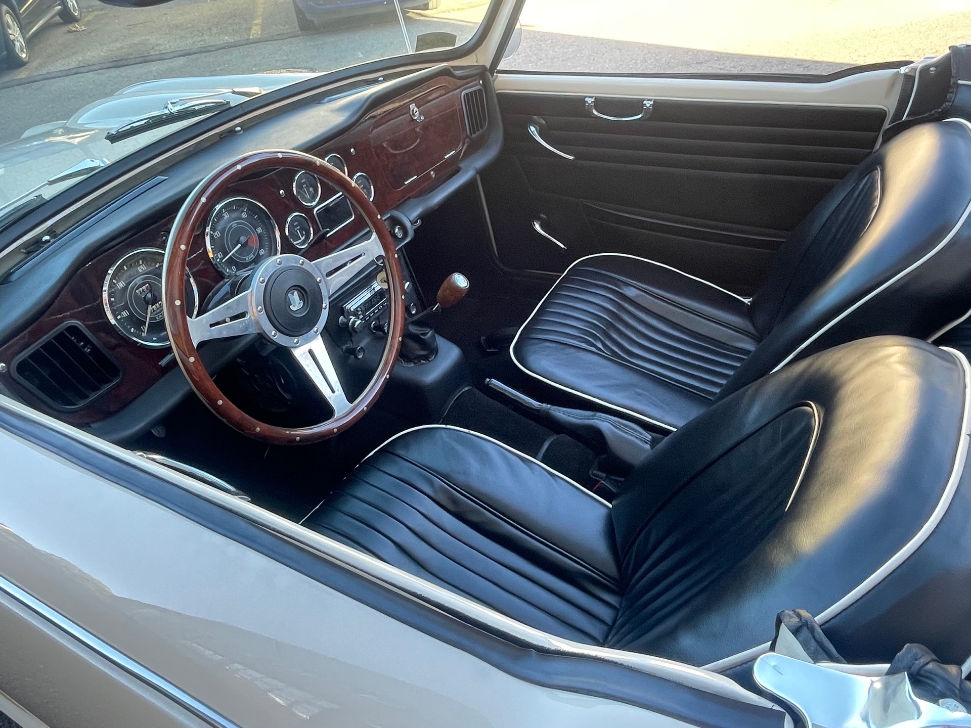 TRIUMPH TR4A-image-11