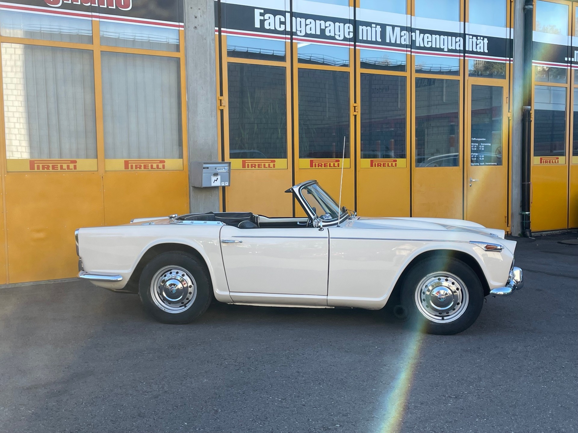 TRIUMPH TR4A-image-4