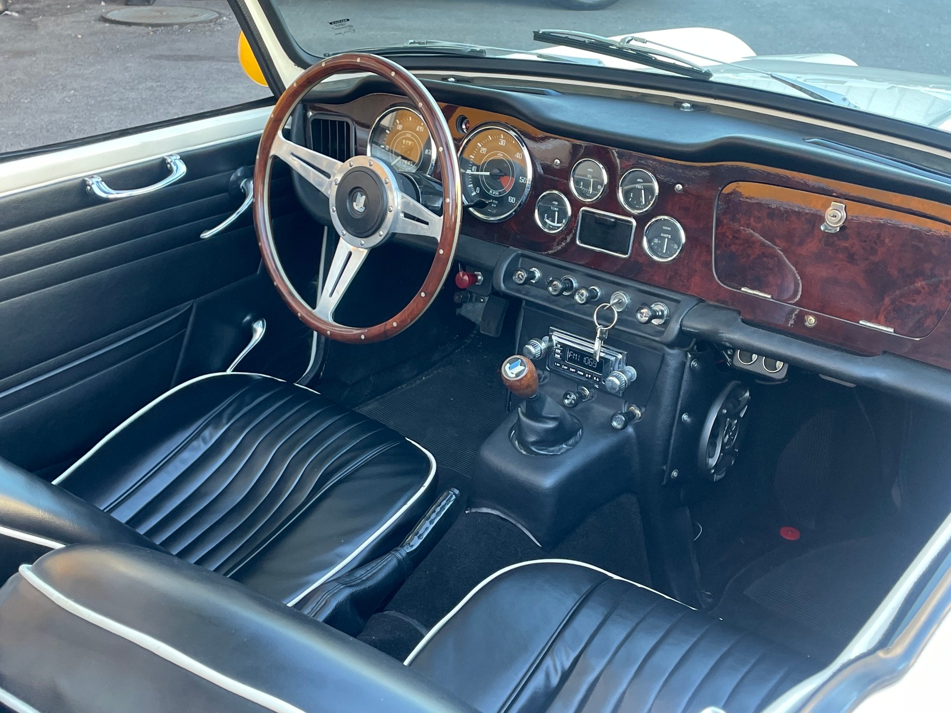 TRIUMPH TR4A-image-7