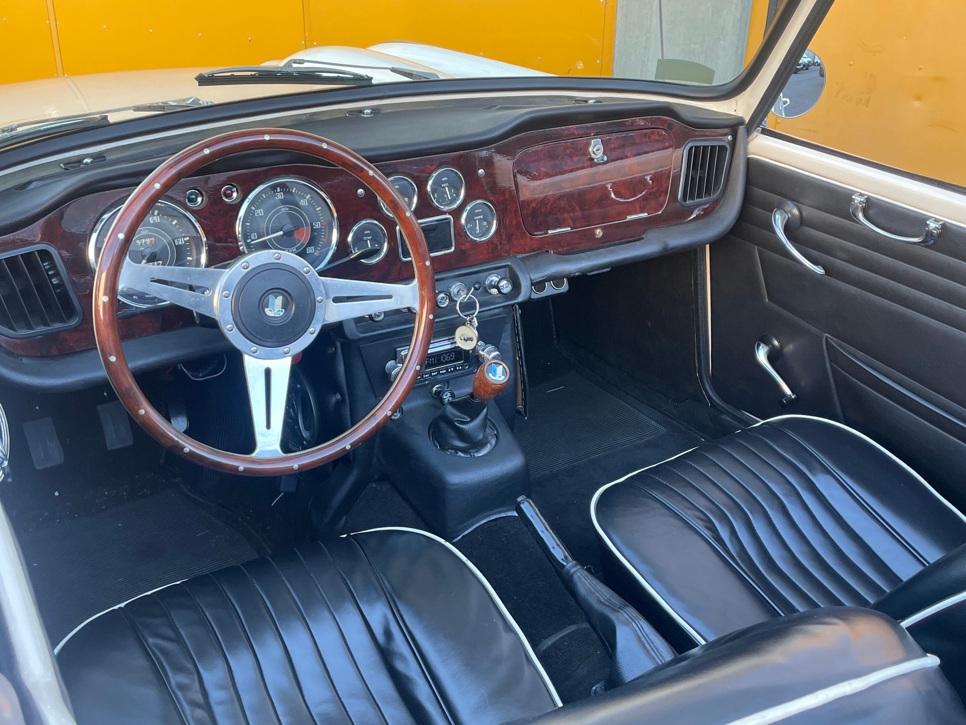 TRIUMPH TR4A-image-6