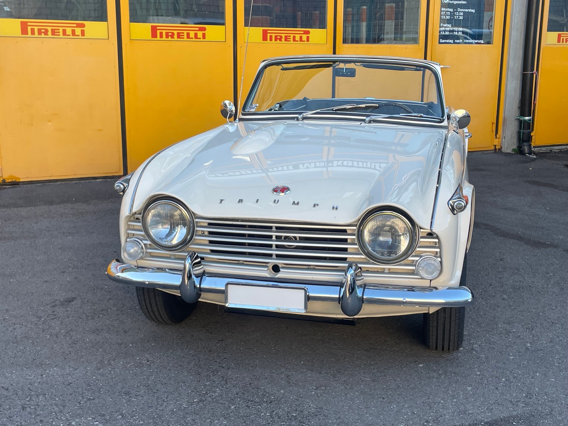 TRIUMPH TR4A-image-5