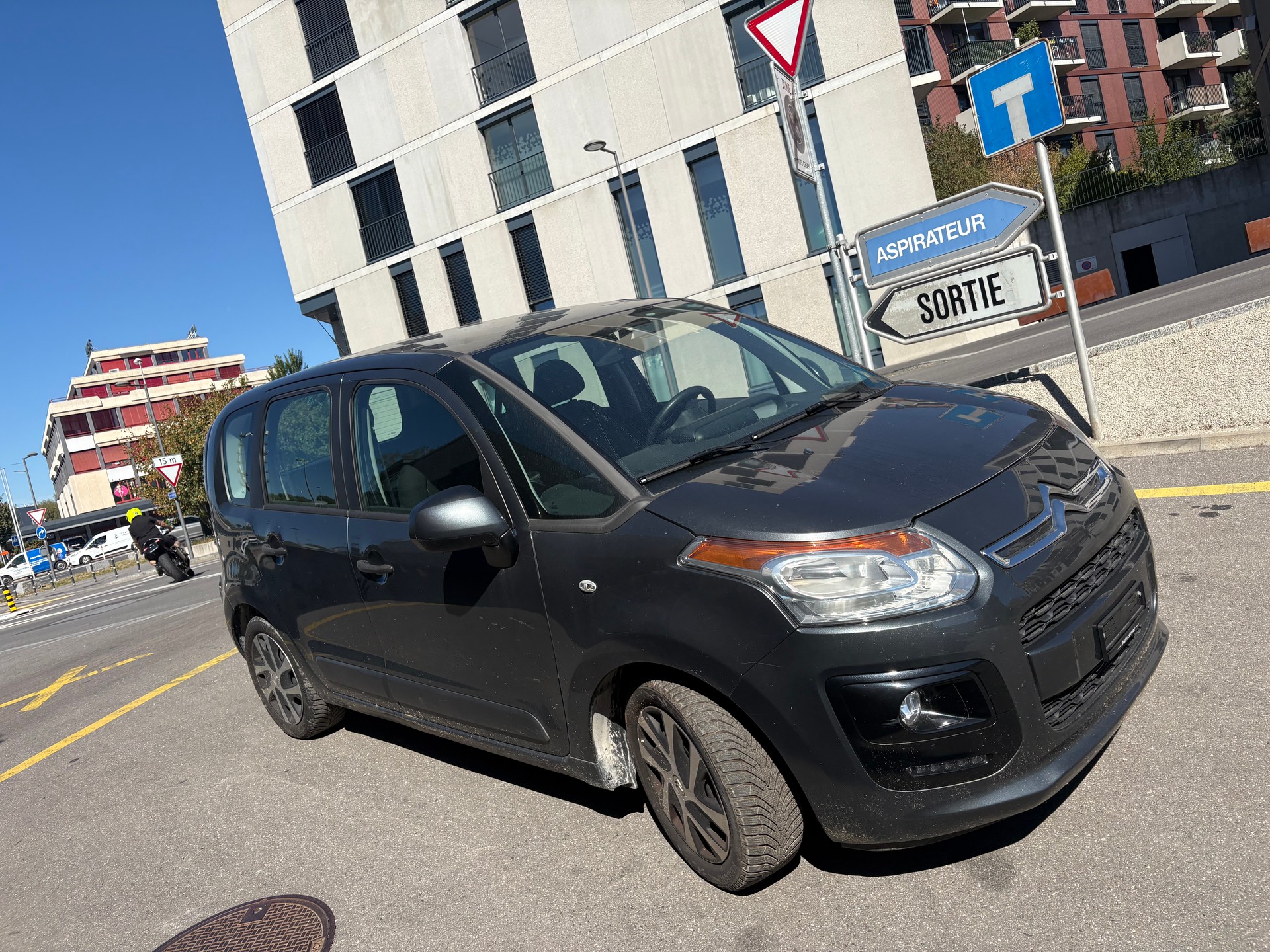 CITROEN C3 Picasso 1.2 Pure Tech Attraction-image-2