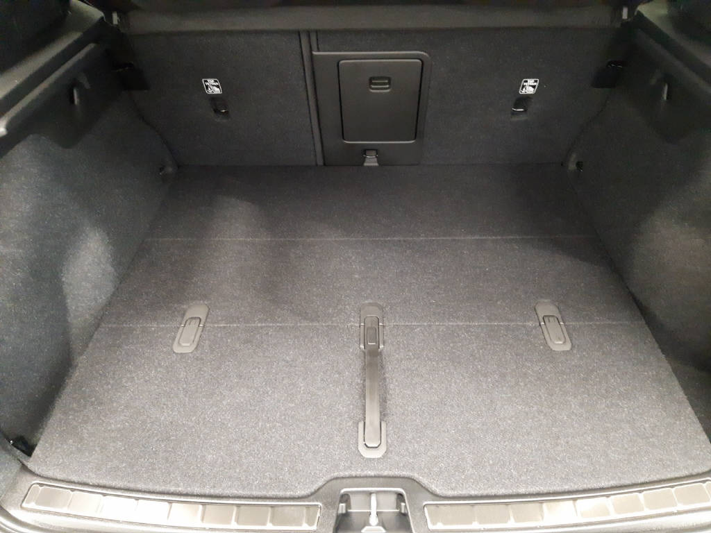 VOLVO C40 P6 Recharge Ultimate LU 7940-image-14