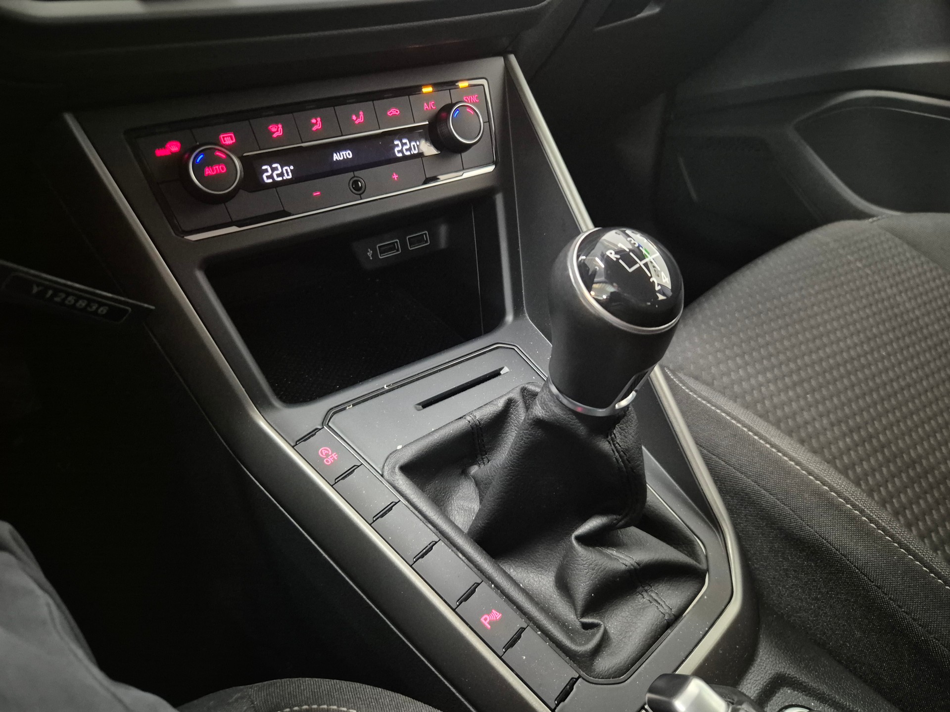 VW Polo 1.0 TSI BMT Comfortline-image-12