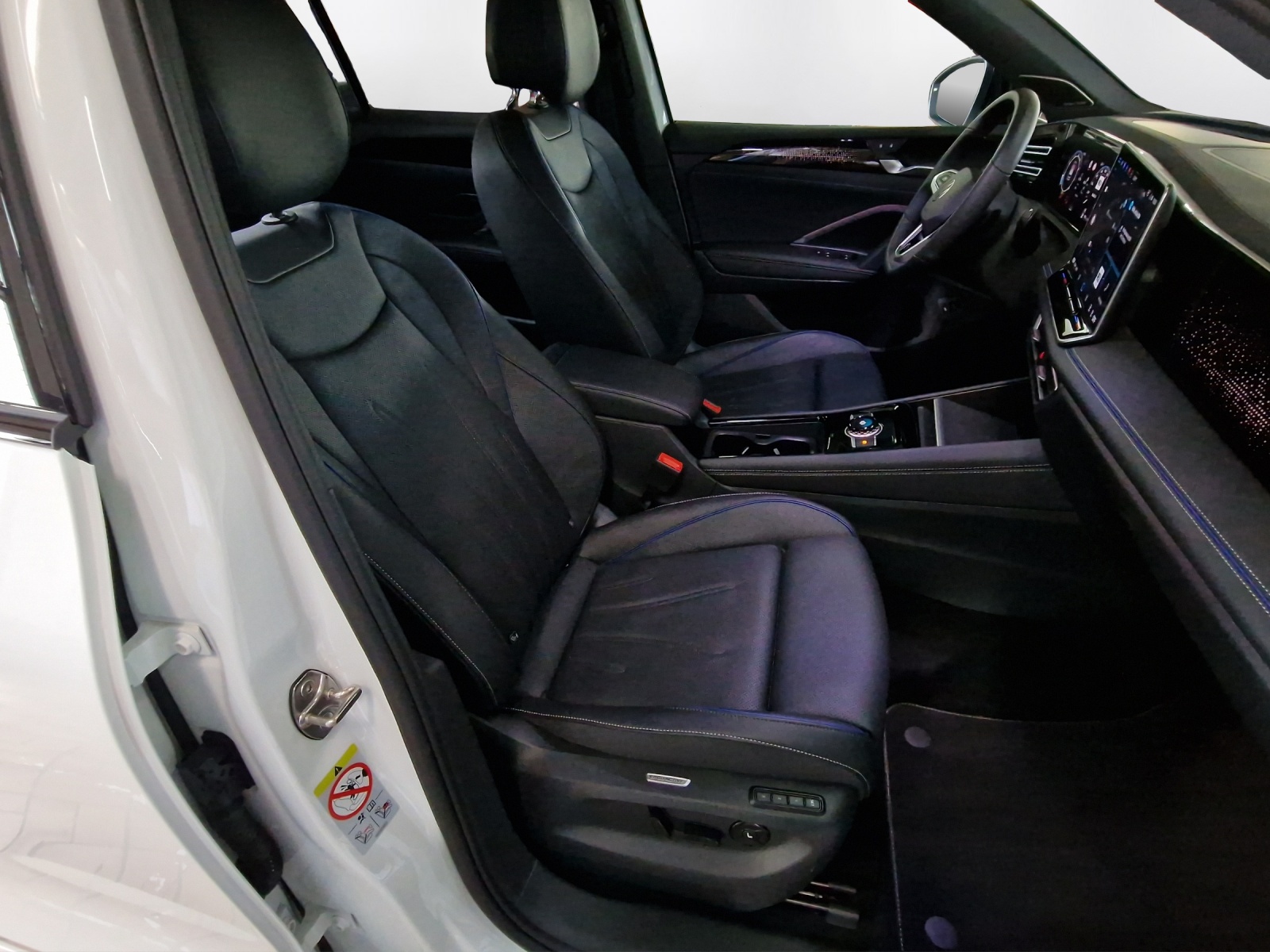 VW Tiguan 2.0 TSI DSG R-Line 4Motion-image-13