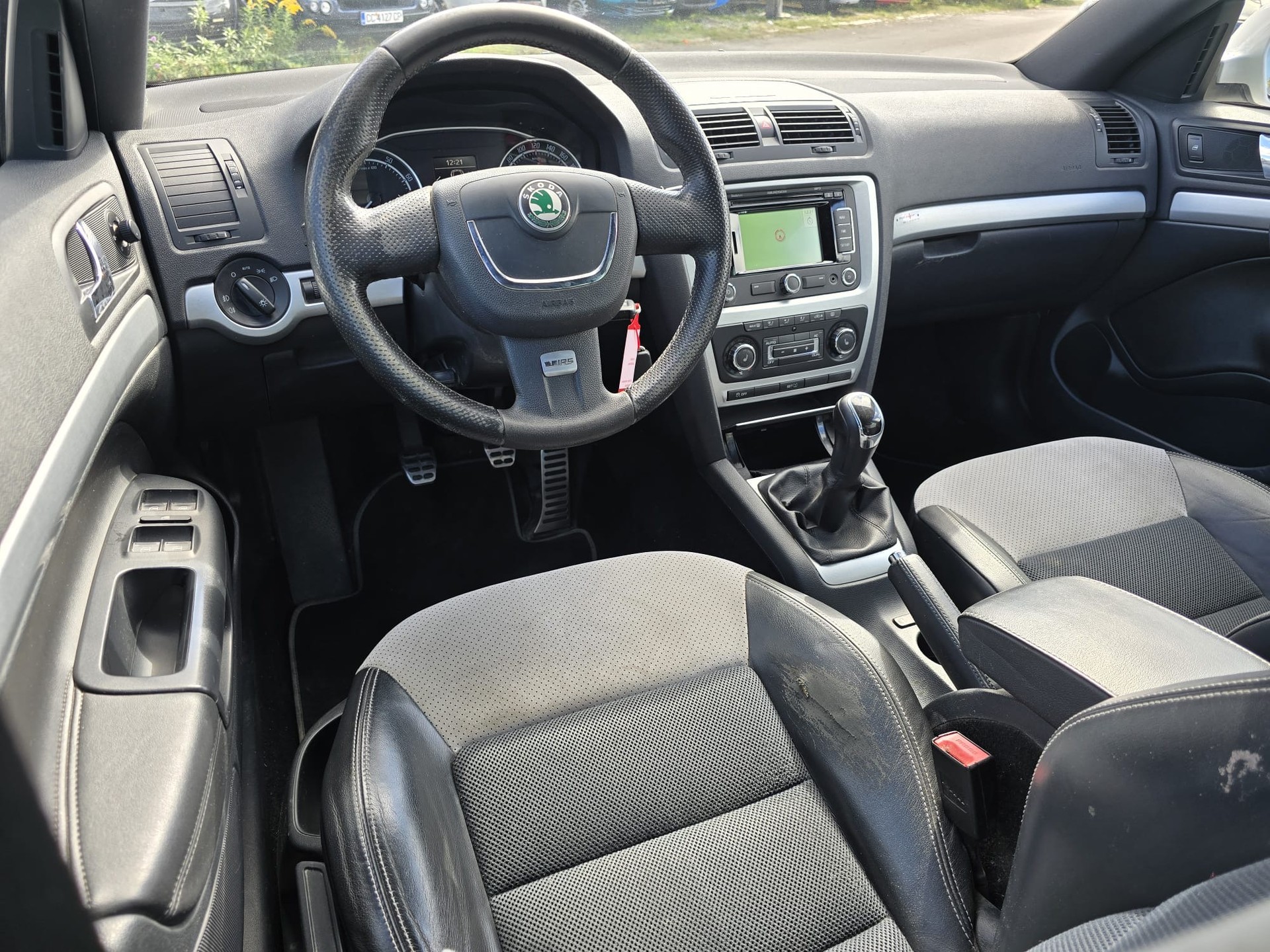 SKODA Octavia Combi 2.0 TSI RS-image-14