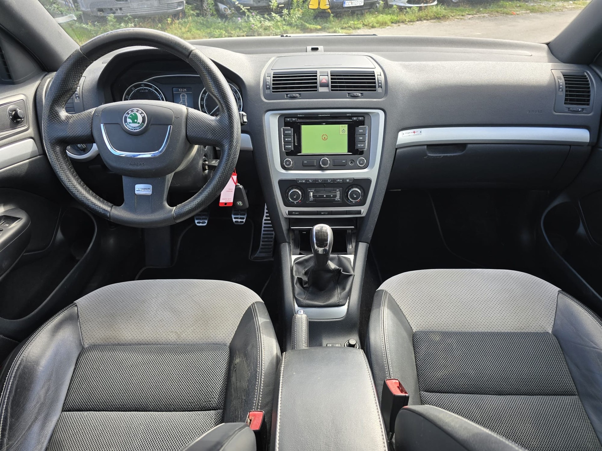 SKODA Octavia Combi 2.0 TSI RS-image-11