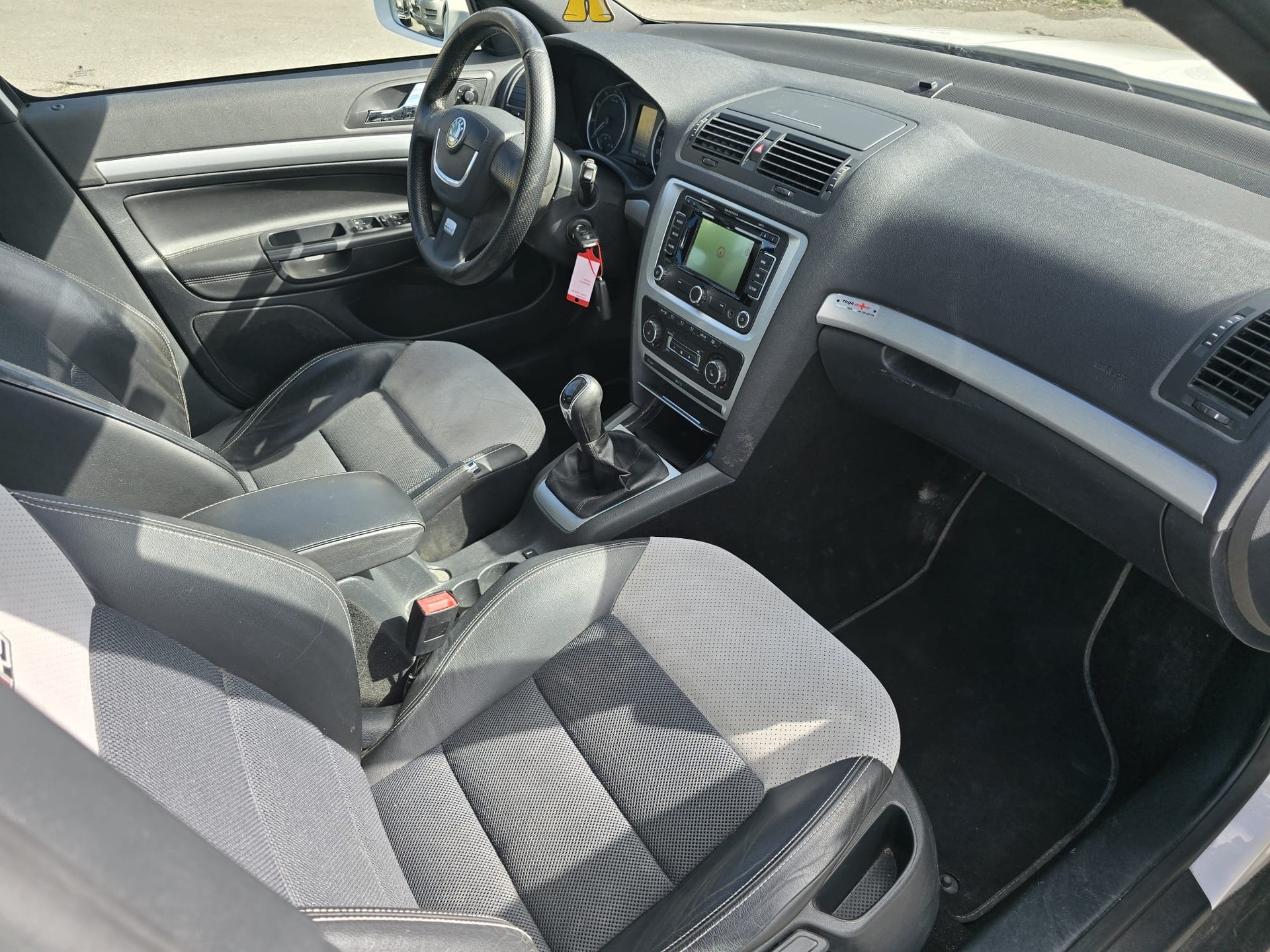 SKODA Octavia Combi 2.0 TSI RS-image-13
