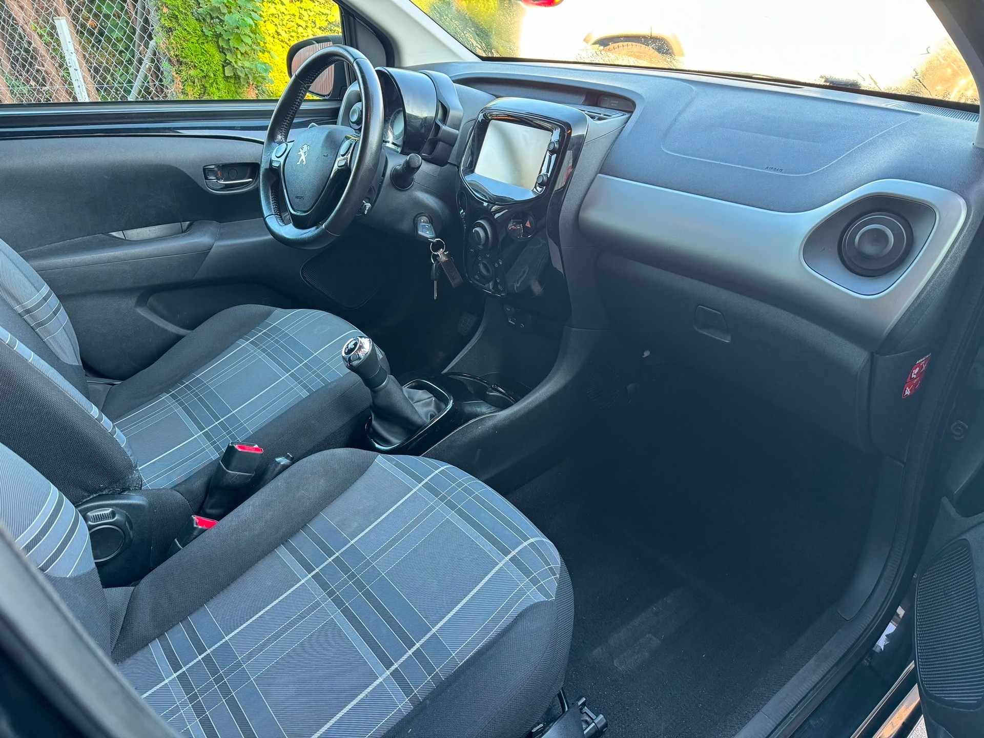 PEUGEOT 108 1.2 VTi Envy-image-5