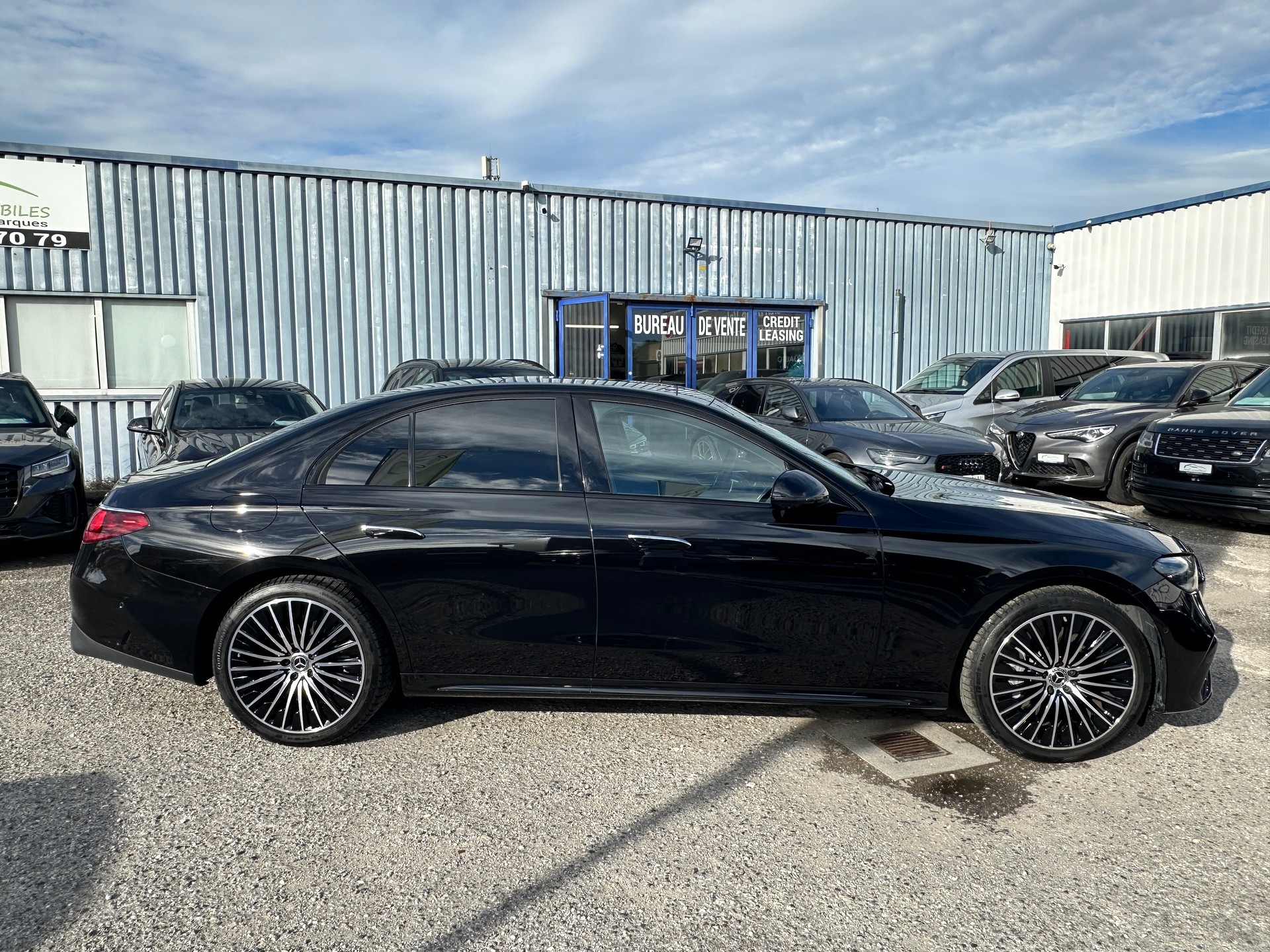 MERCEDES-BENZ E 300 e 4Matic AMG Line EQ Hybrid 9G-Tronic(CH AUTO)-showroom-element-3