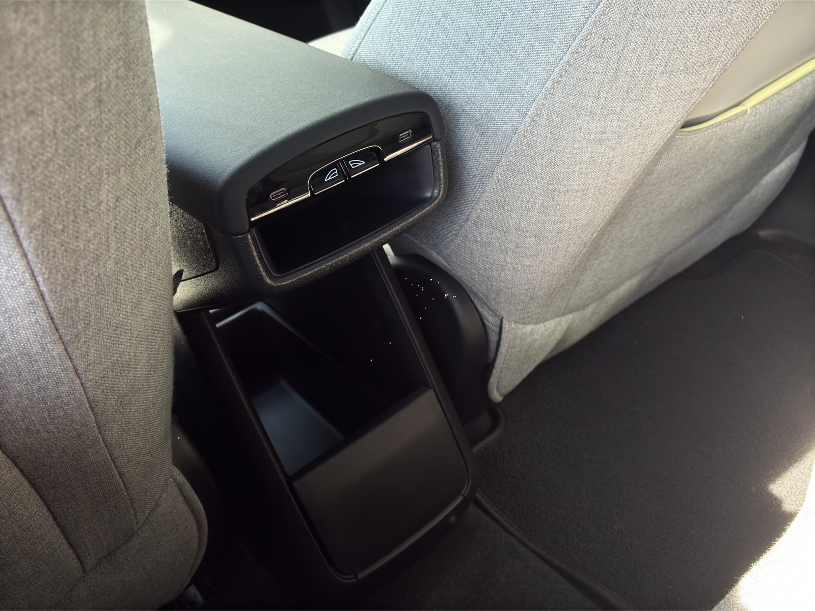 VOLVO EX 30 E60 Twin Ultra Performance AWD-image-17