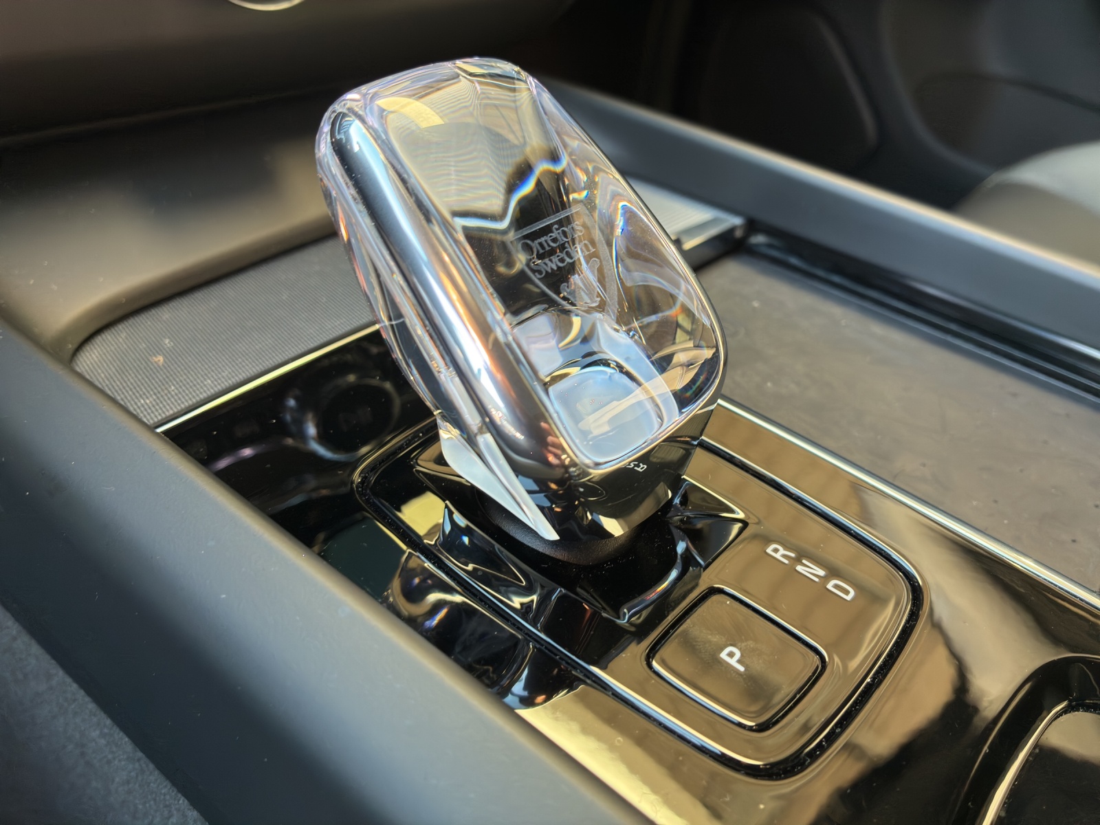 VOLVO XC60 2.0 T8 TE XCENTRIC Black Edition eAWD-image-19