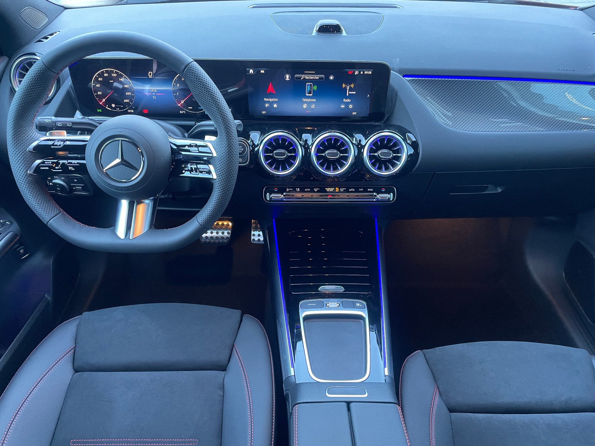 MERCEDES-BENZ GLA 250 4Matic 8G-DCT Swiss Star-image-12