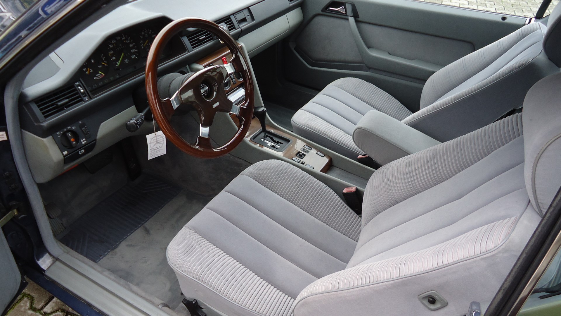 MERCEDES-BENZ 230 CE-image-11