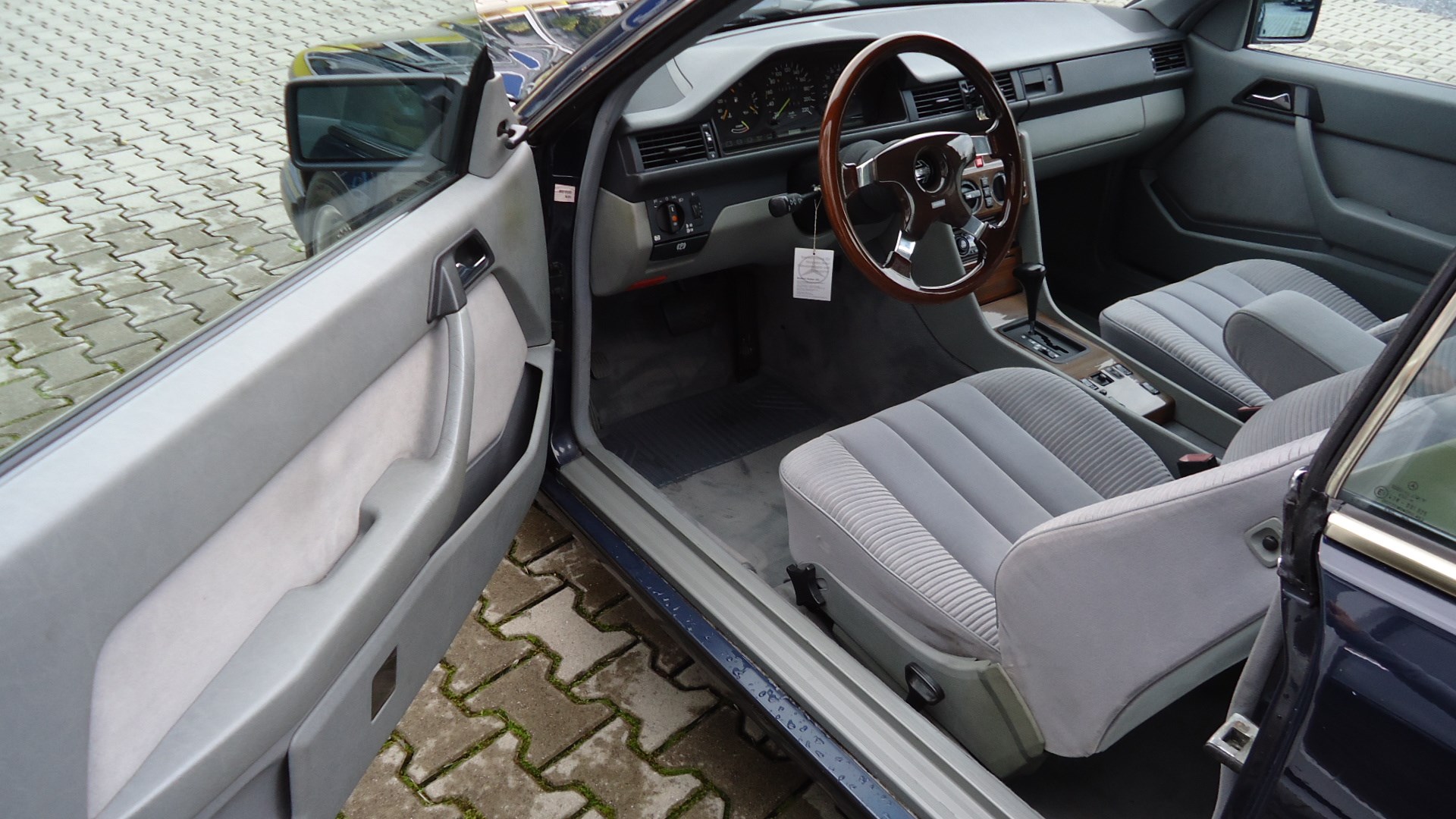 MERCEDES-BENZ 230 CE-image-10