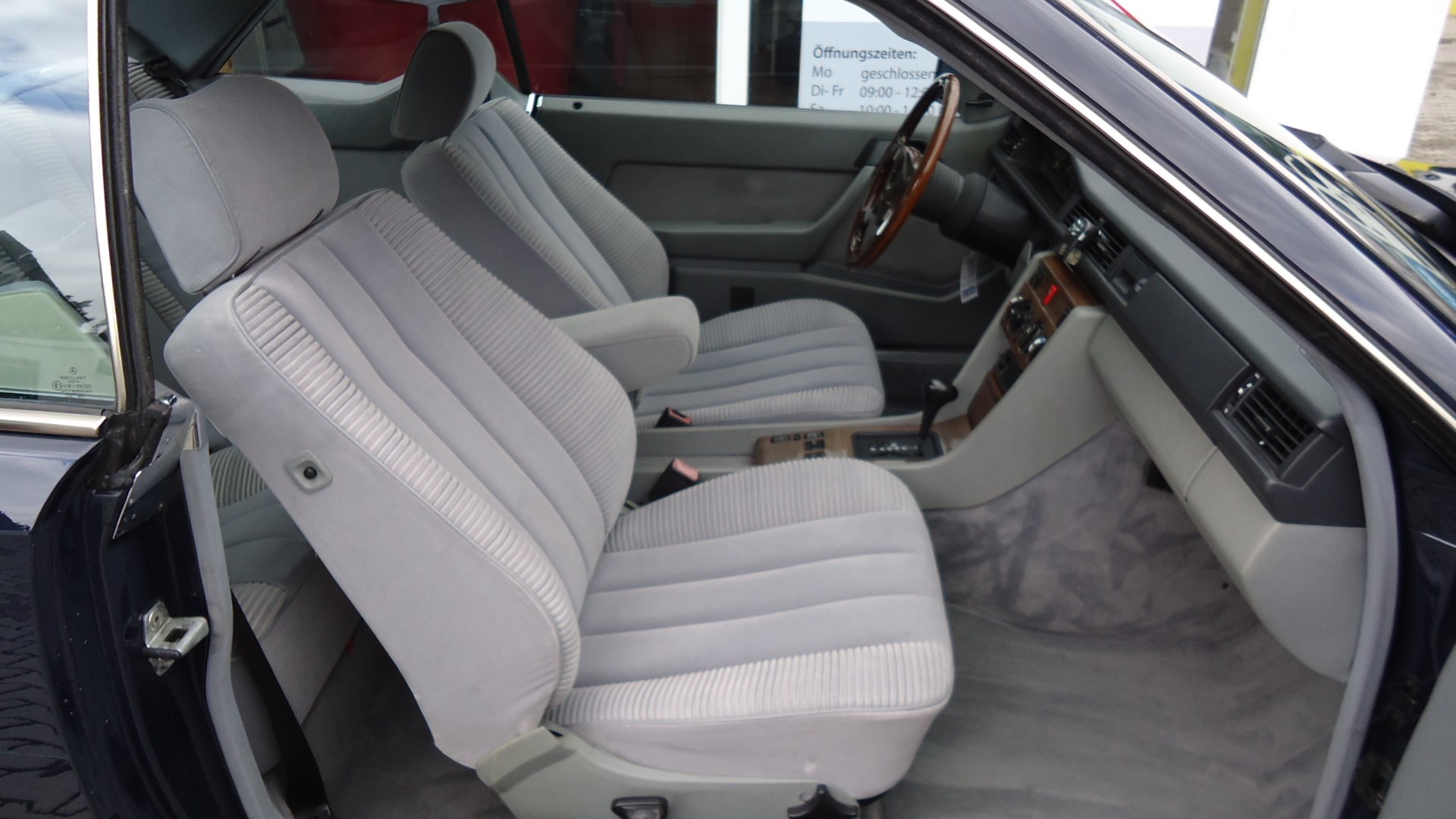 MERCEDES-BENZ 230 CE-image-12