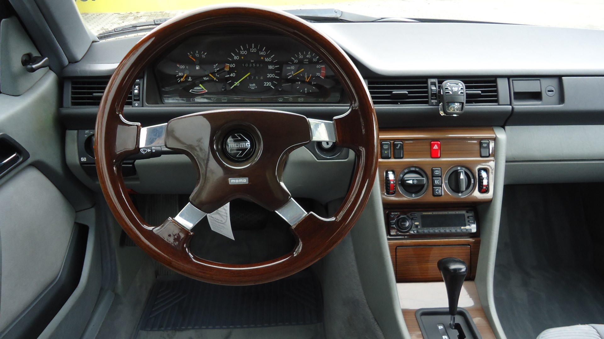 MERCEDES-BENZ 230 CE-image-9