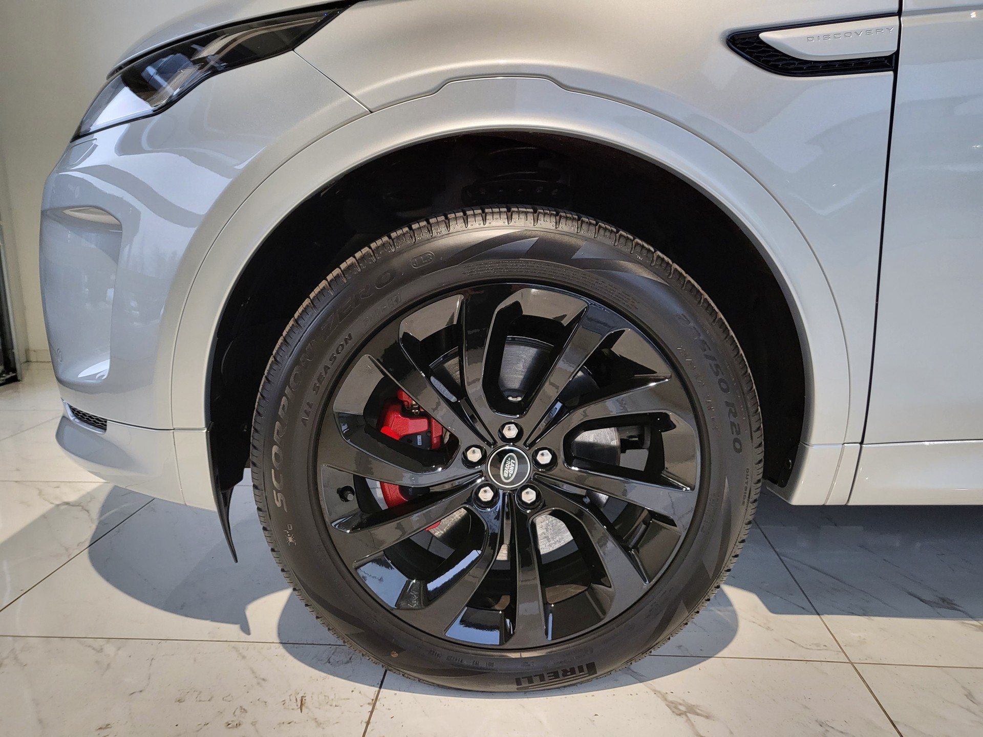 LAND ROVER Discovery Sport R Dyn P290 2.0 Si4 MHEV Black Edition AT9-image-9