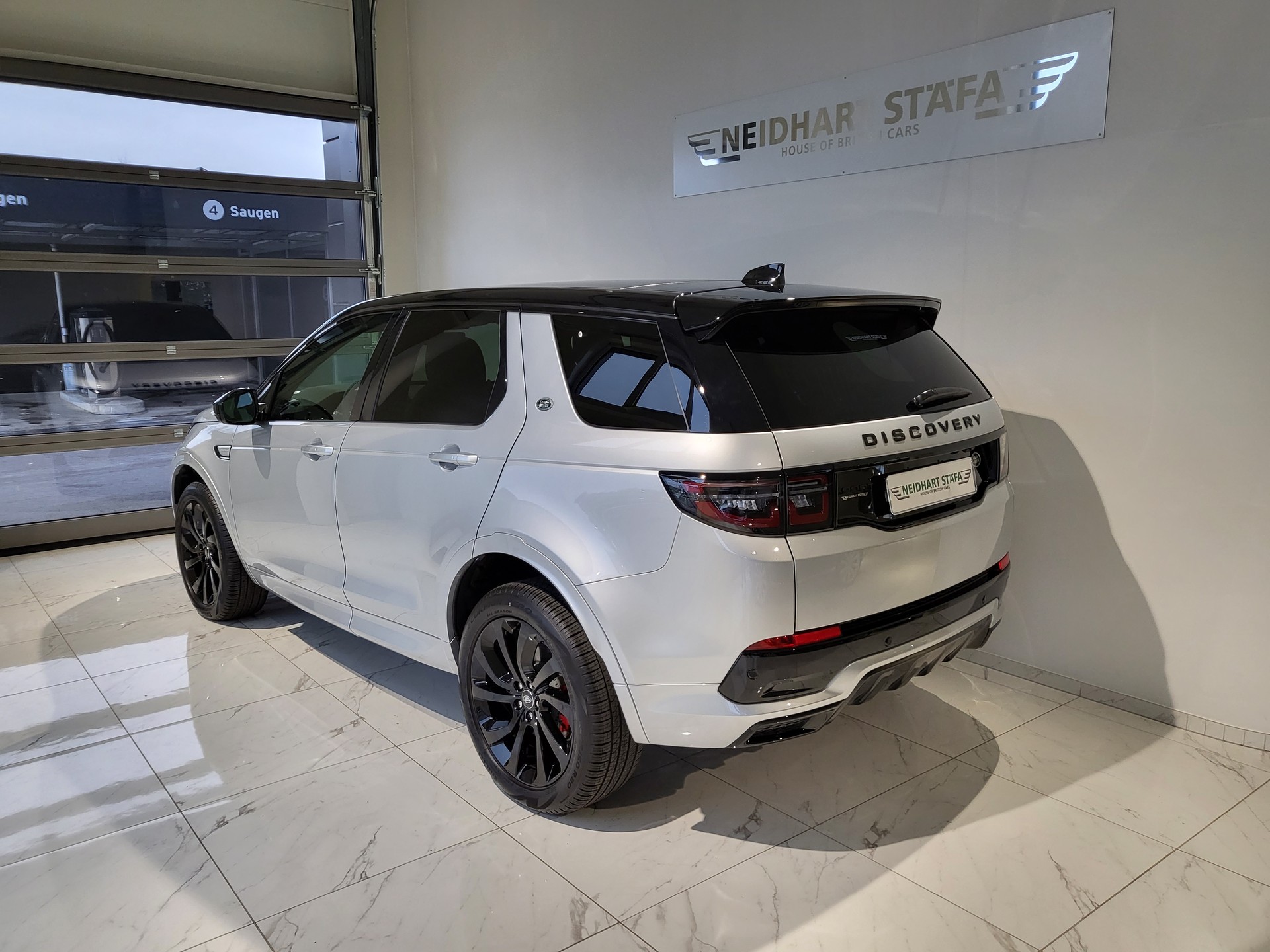 LAND ROVER Discovery Sport R Dyn P290 2.0 Si4 MHEV Black Edition AT9-image-1