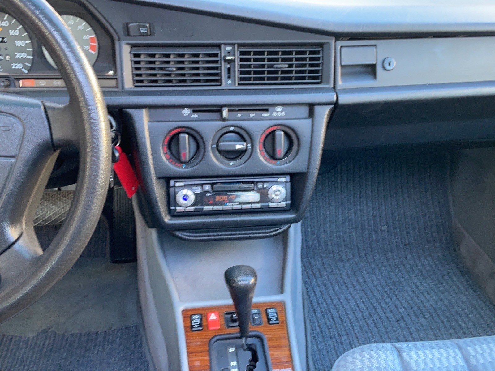 MERCEDES-BENZ 190 E 1.8-image-15