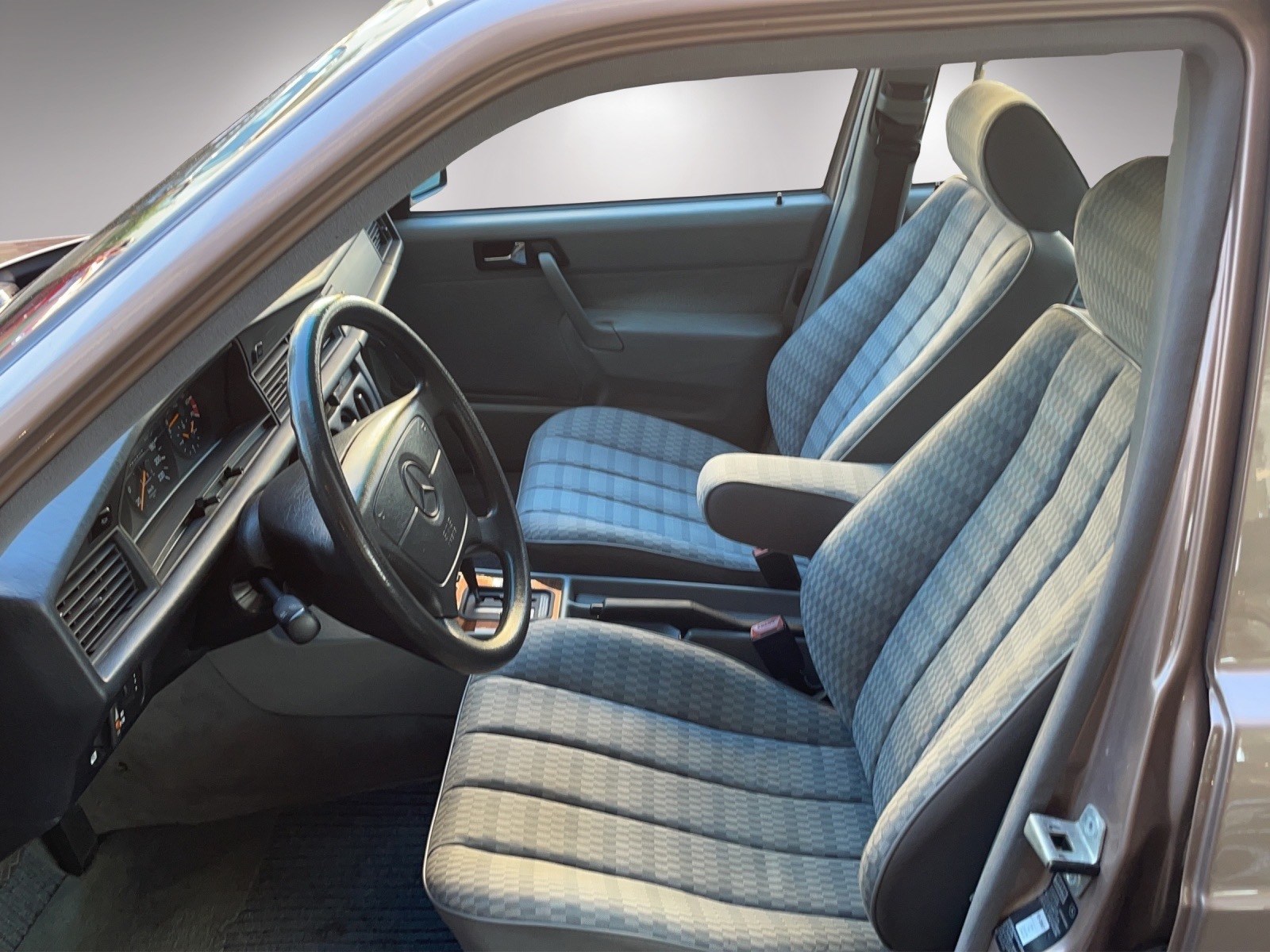 MERCEDES-BENZ 190 E 1.8-image-9