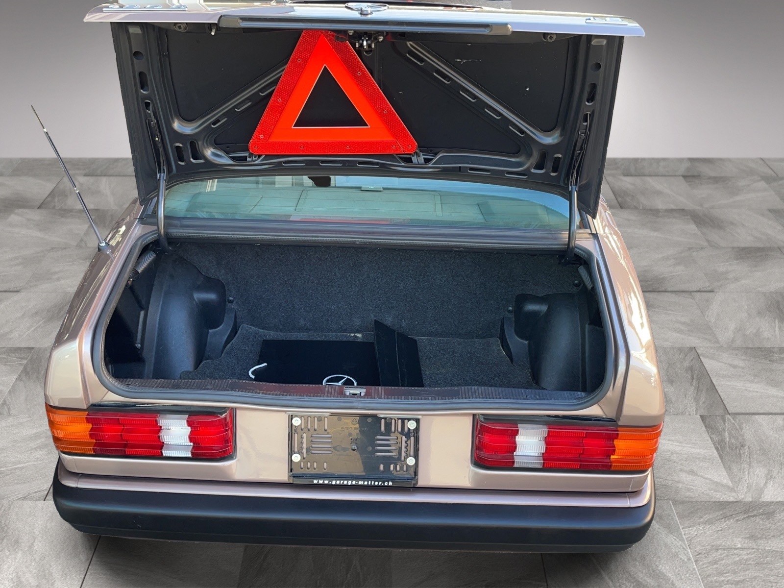 MERCEDES-BENZ 190 E 1.8-image-8