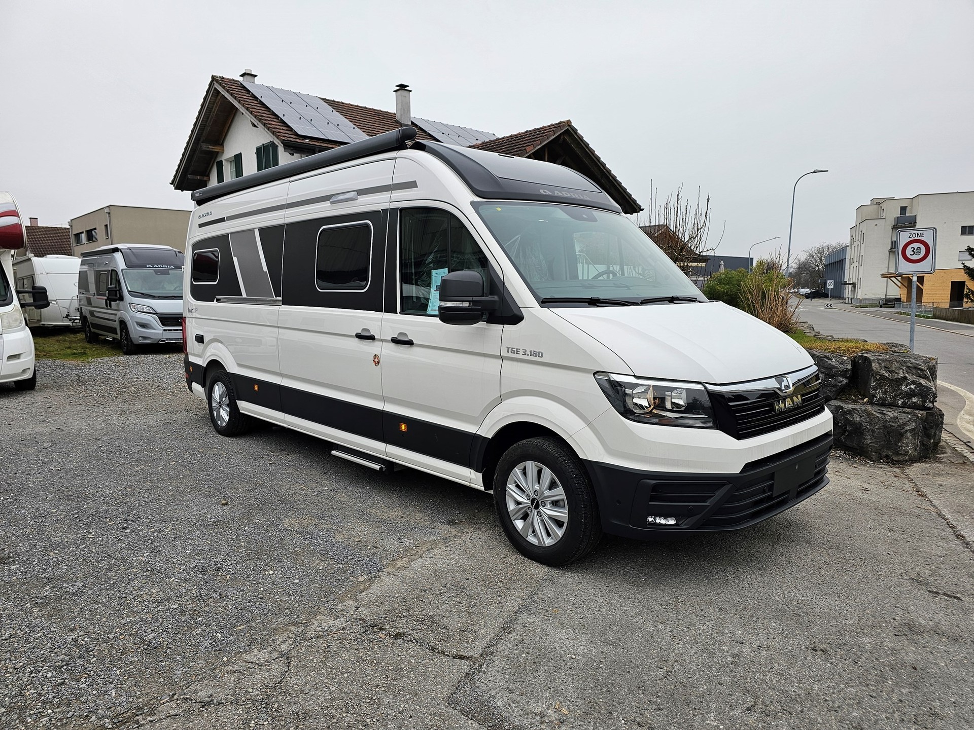 ADRIA TWIN MAX 680 SGX-image-0