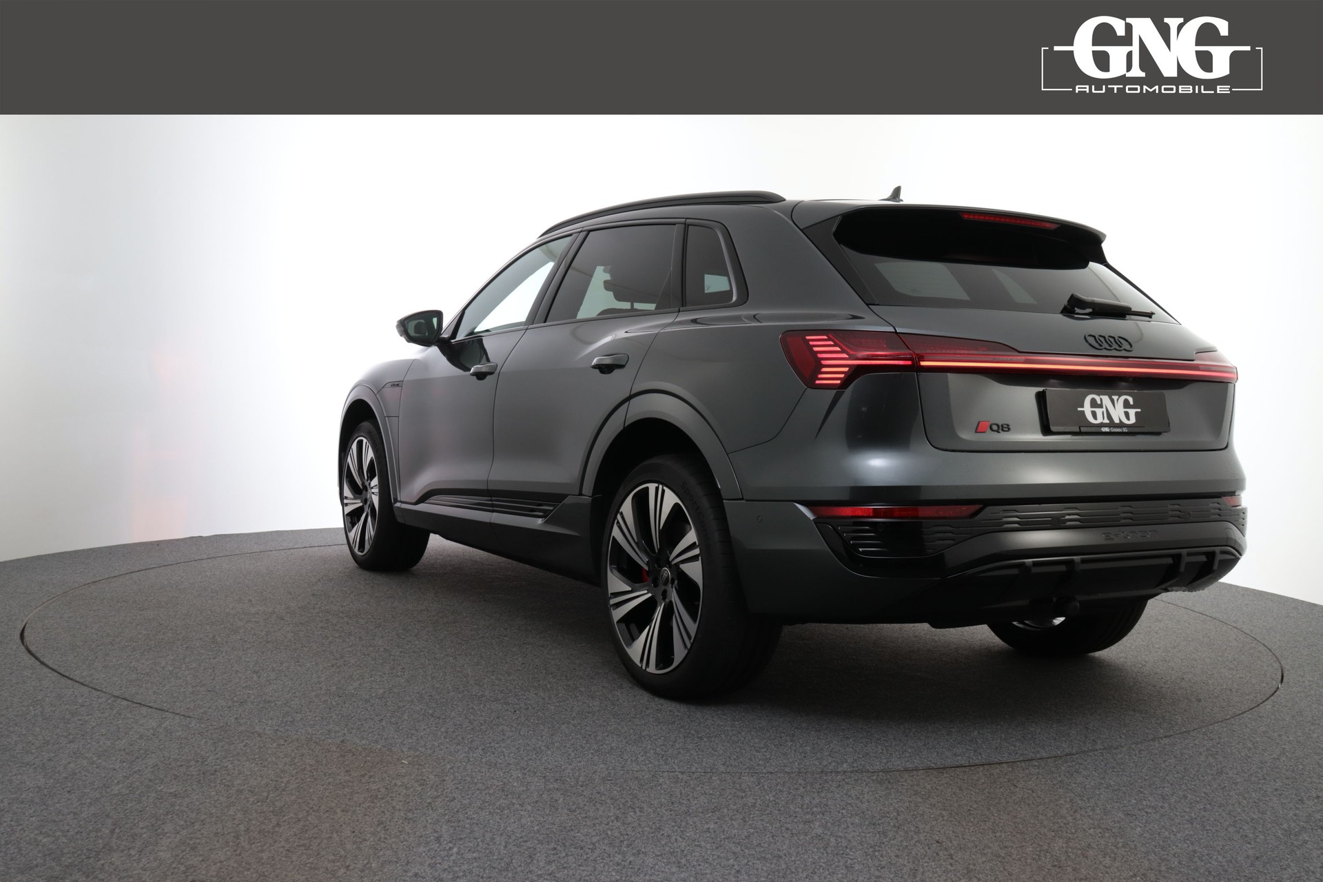 AUDI Q8 55 e-tron Black Edition quattro-image-2