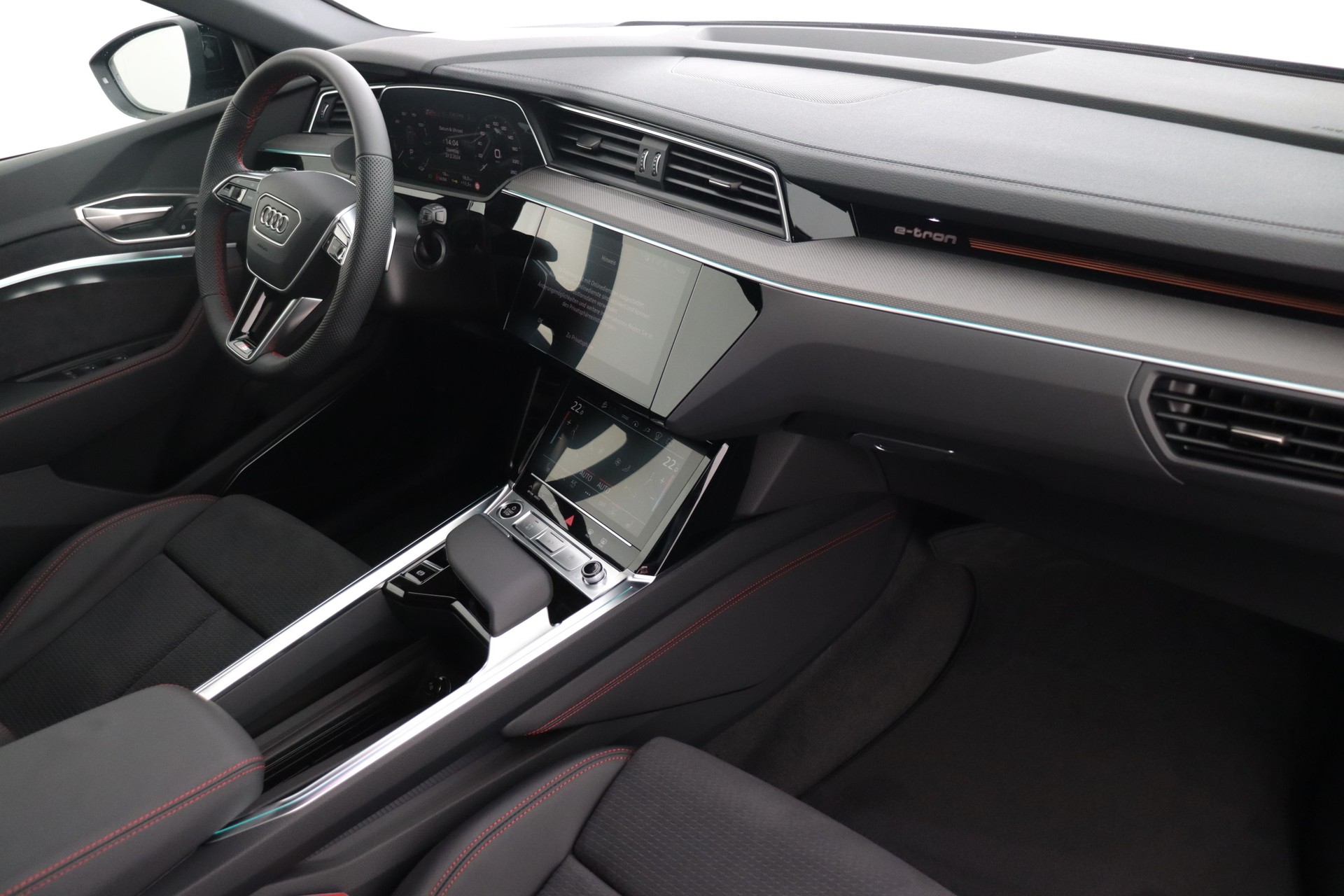 AUDI Q8 55 e-tron Black Edition quattro-image-12
