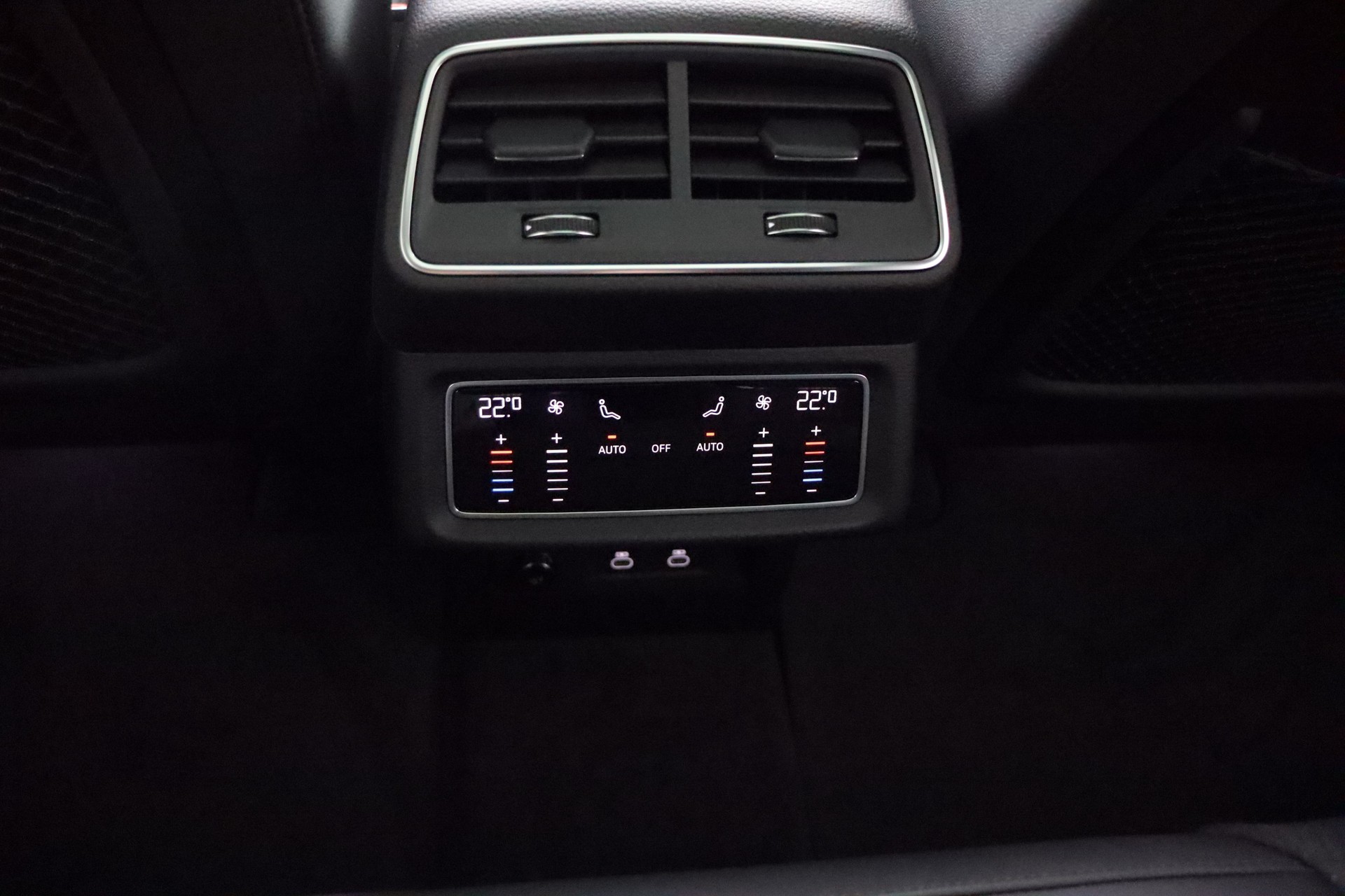 AUDI Q8 55 e-tron Black Edition quattro-image-14